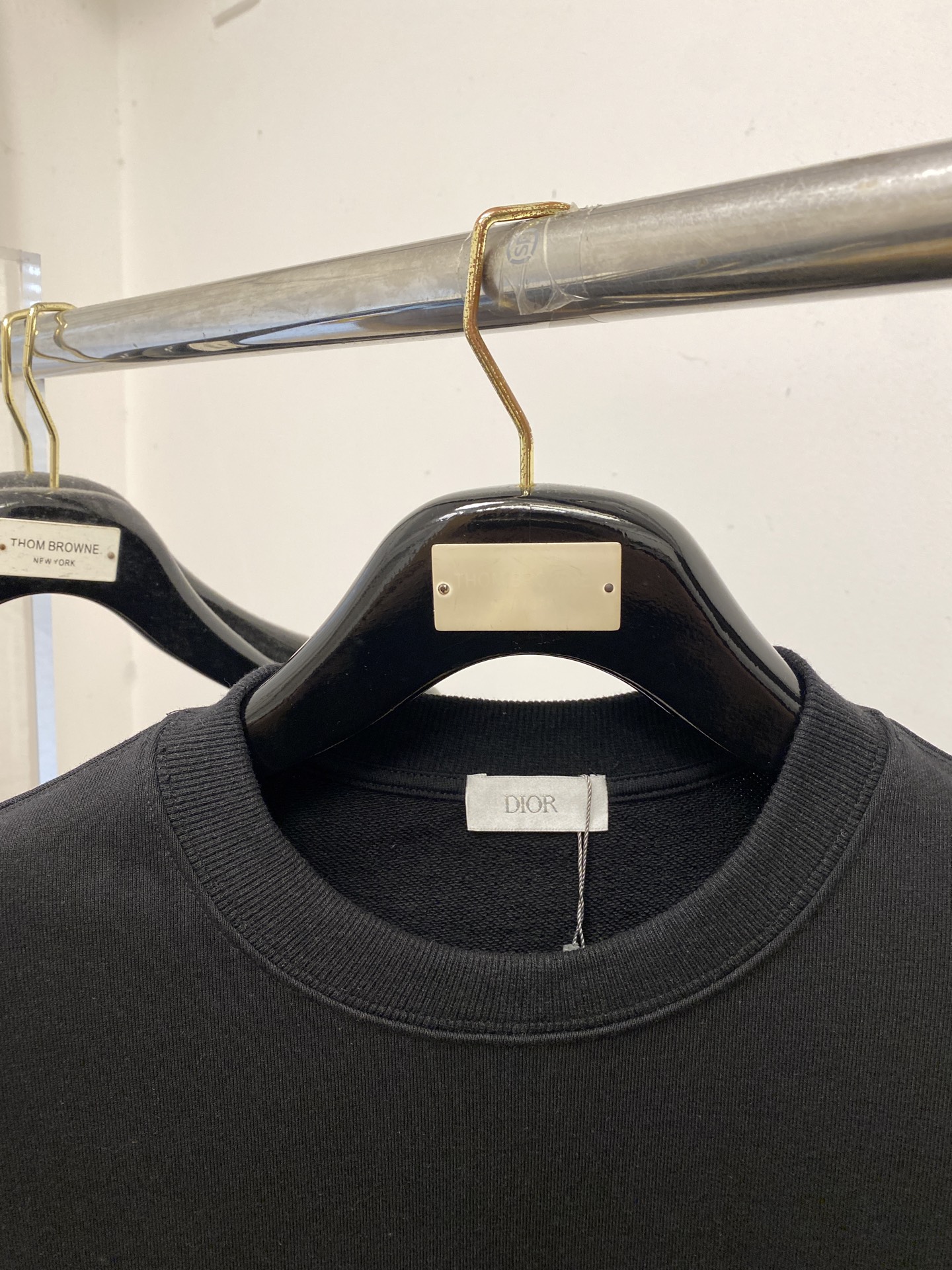 迪奥、2025新品卫衣，帅气时尚，胸前精致刺绣字母logo，简约百搭款。面料棉 不仅挺括，保持潮流的廓形