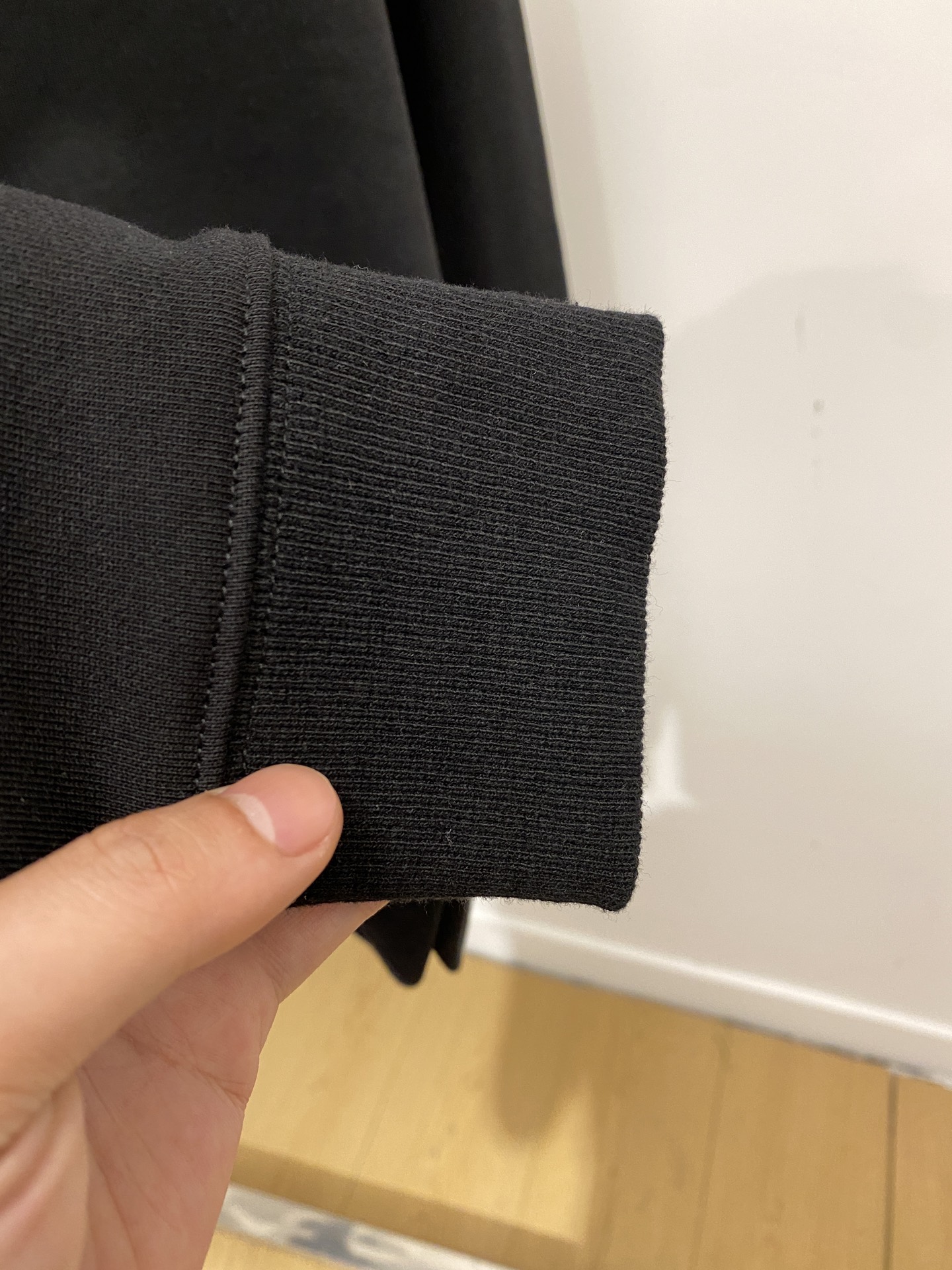 迪奥、2025新品卫衣，帅气时尚，胸前精致刺绣字母logo，简约百搭款。面料棉 不仅挺括，保持潮流的廓形