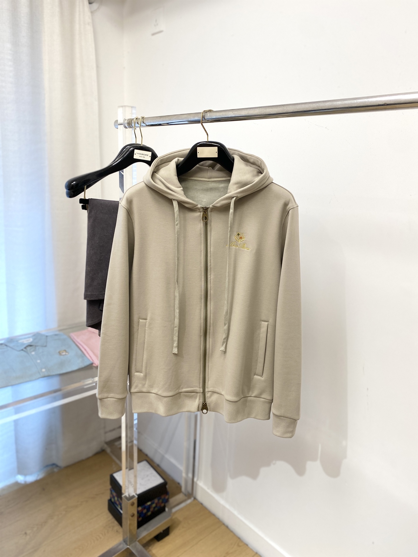 NO:596782,LP, 2025 new sweatshirt jacket, handsome and fashionable, exquisite embroidery pattern letter logo on the chest, simple and versatile. The fabric cotton is not only crisp and maintains the trendy silhouette, but also comfortable to wear, and the yarn is more delicate. Size M-3XL, loro piana, hoodie, sweatshirts, jackets & coats, alexander wang19860909LP、2025新品卫衣外套,帅气时尚,胸前精致刺绣图案字母logo,简约百搭款.面料棉 不仅挺括,保持潮流的廓形,又穿着舒适,纱织更细腻,码数M-3XL,,loro piana,hoodie,sweatshirts,jackets & coats,alexander wang,Men's clothing