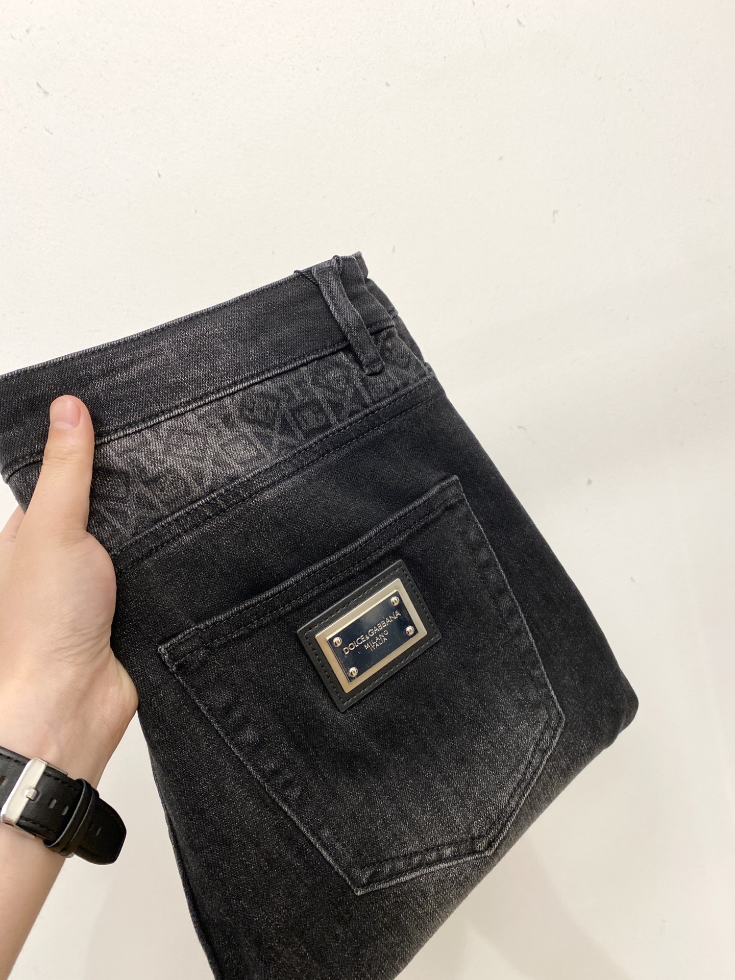 NO:596787,DG, 2025 latest products, available at counters at the same time, original goods, washed casual jeans, imported original washed stretch fabrics, comfortable and elastic, original hardware accessories decorated with logo, super correct version, extremely high grade, counter quality, fashionable and stylish upper body, code number 29-38,, jeans, alexander wang19860909DG、2025最新品,专柜同步有售,原单狠货,水洗休闲牛仔裤,进口原版水洗弹力面料,舒适有弹性,原版五金辅料装饰logo,版型超正,档次极高,专柜品质,上身时尚有型,码数29-38,,jeans,alexander wang,Men's clothing