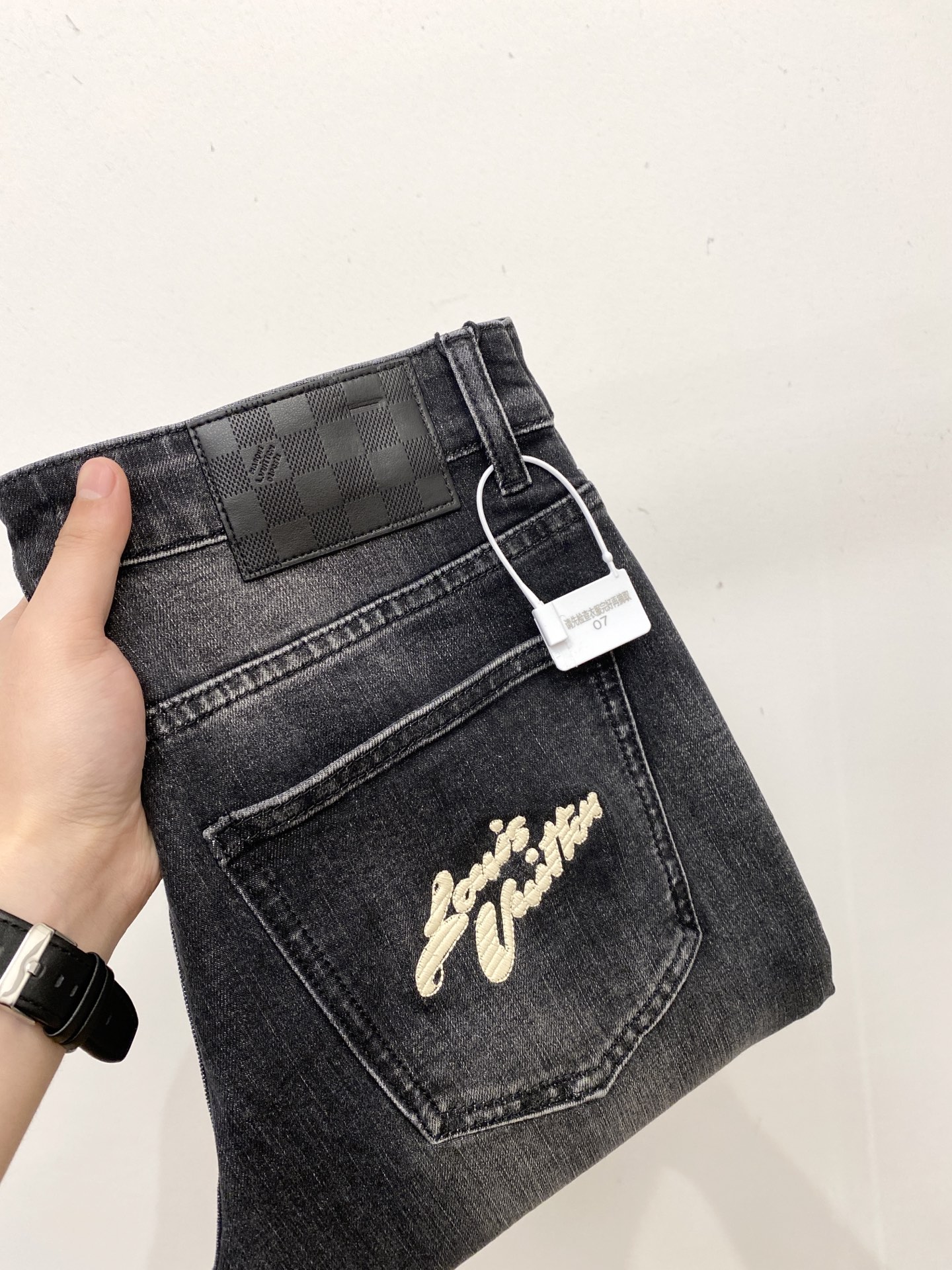 NO:596781,LV, 2025 latest products, available at counters simultaneously, original goods, washed casual jeans, imported original washed stretch fabrics, comfortable and elastic, original hardware accessories decorated with logo, super correct version, extremely high grade, counter quality, fashionable upper body, size 29-38, buy now, louis vuitton, jeans, alexander wang19860909LV、2025最新品,专柜同步有售,原单狠货,水洗休闲牛仔裤,进口原版水洗弹力面料,舒适有弹性,原版五金辅料装饰logo,版型超正,档次极高,专柜品质,上身时尚有型,码数29-38 立即抢购,,louis vuitton,jeans,alexander wang,Men's clothing