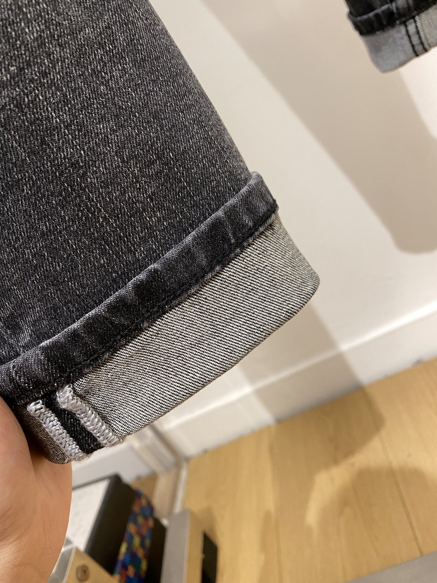 ￼LV、2025最新品，专柜同步有售，原单狠货，水洗休闲牛仔裤，进口原版水洗弹力面料，舒适有弹性，原版五