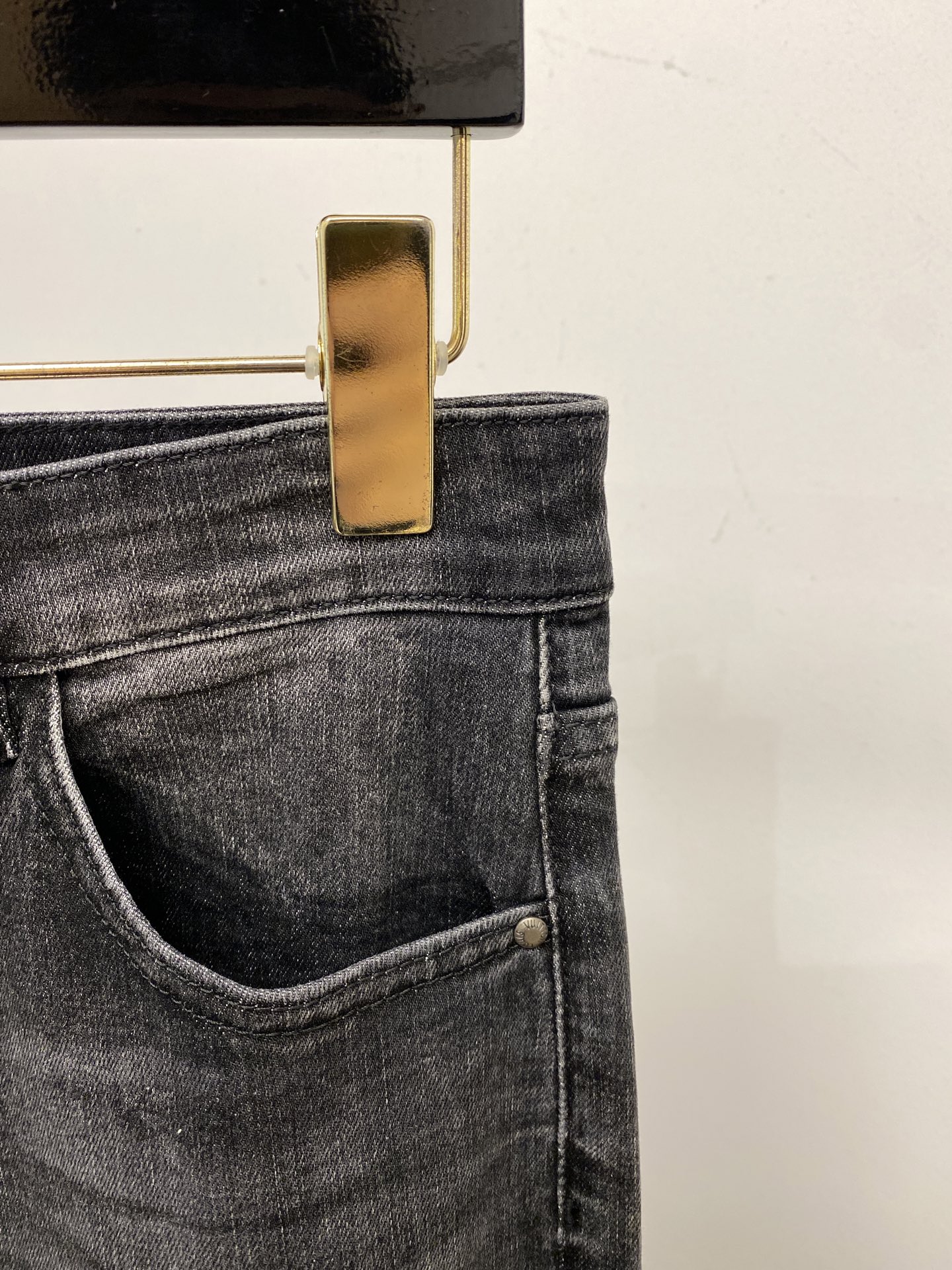 ￼LV、2025最新品，专柜同步有售，原单狠货，水洗休闲牛仔裤，进口原版水洗弹力面料，舒适有弹性，原版五