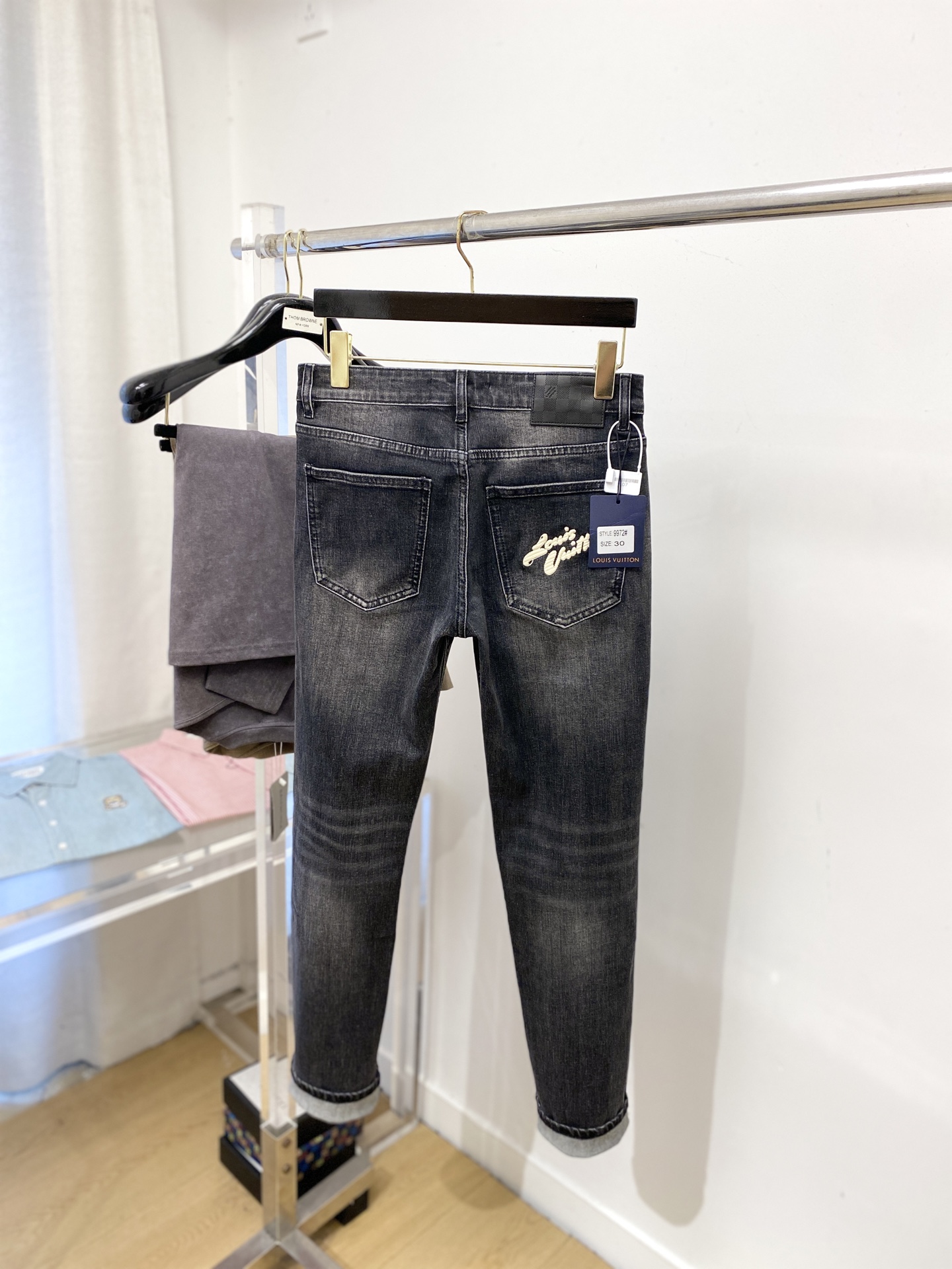 ￼LV、2025最新品，专柜同步有售，原单狠货，水洗休闲牛仔裤，进口原版水洗弹力面料，舒适有弹性，原版五