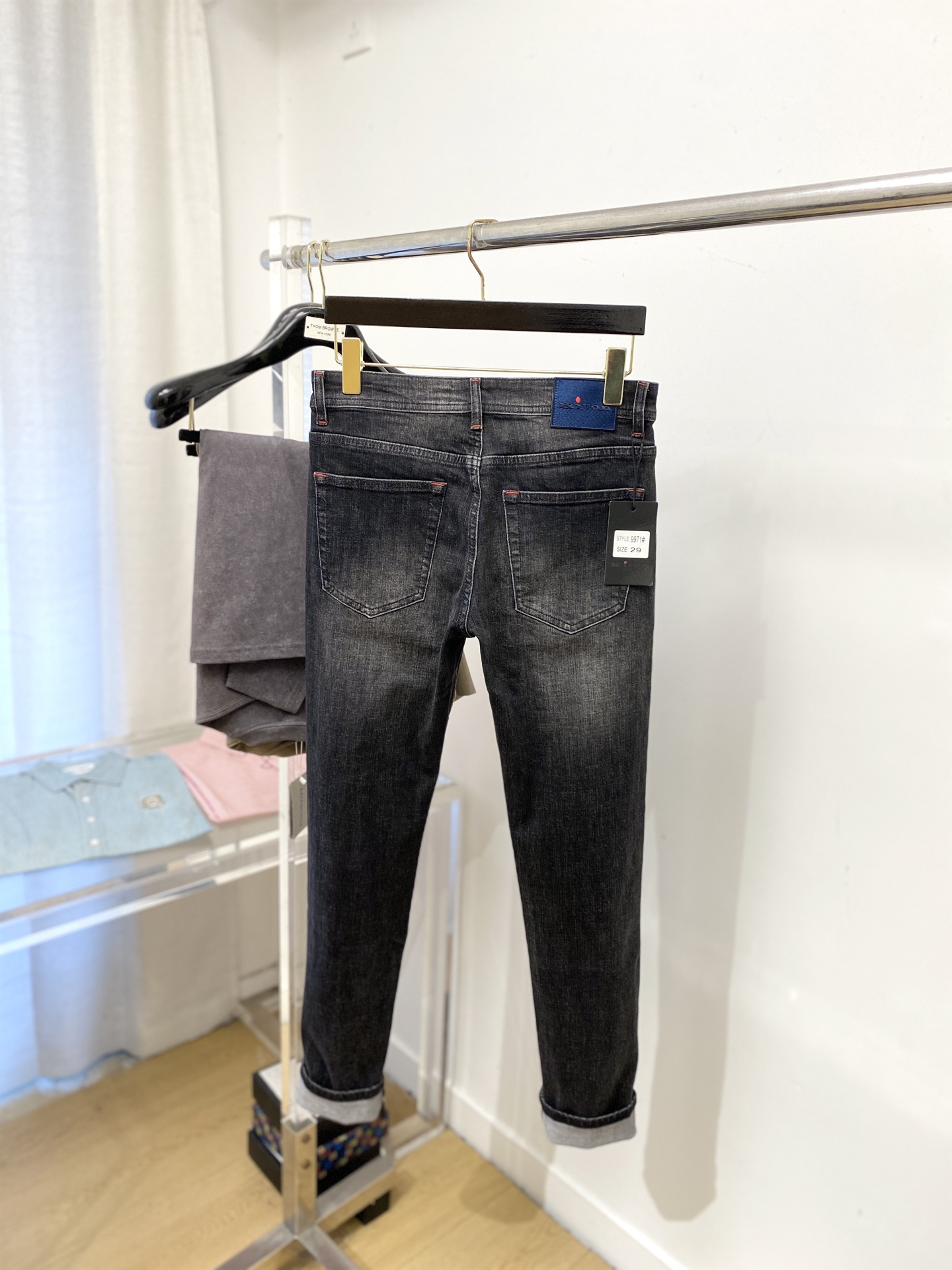 ￼Kiton、2025最新品，专柜同步有售，原单狠货，水洗休闲牛仔裤，进口原版水洗弹力面料，舒适有弹性，