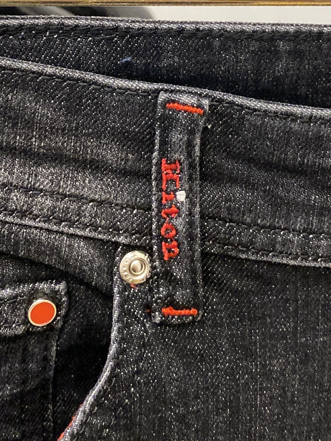 ￼Kiton、2025最新品，专柜同步有售，原单狠货，水洗休闲牛仔裤，进口原版水洗弹力面料，舒适有弹性，