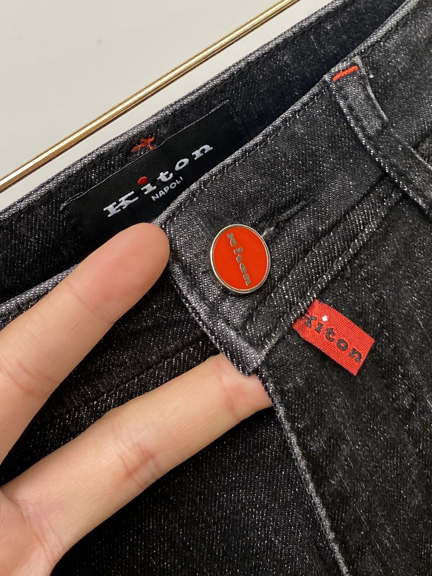 ￼Kiton、2025最新品，专柜同步有售，原单狠货，水洗休闲牛仔裤，进口原版水洗弹力面料，舒适有弹性，