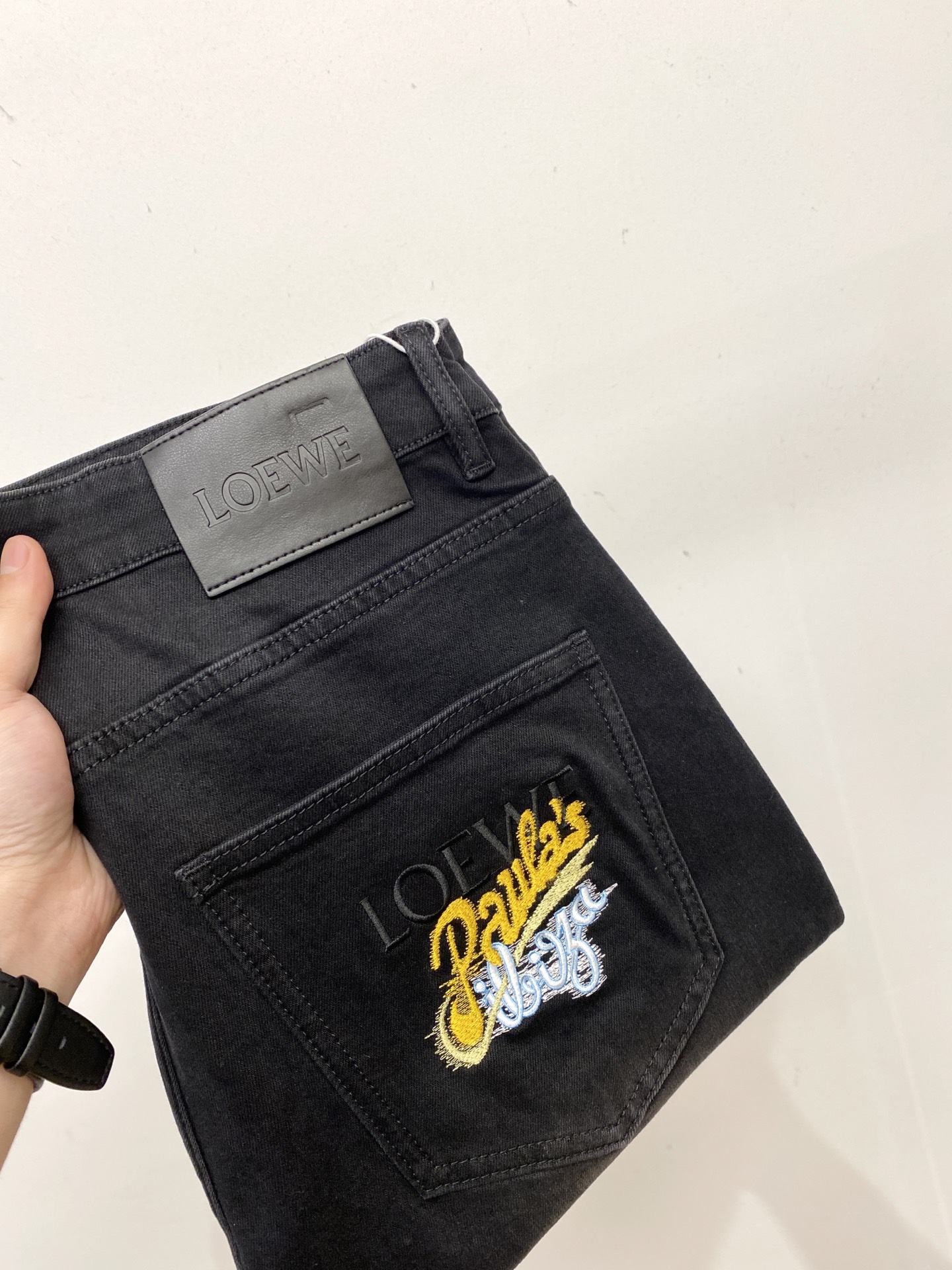 NO:596772,Loewe, 2025 latest products, available at counters simultaneously, original goods, washed casual jeans, imported original washed stretch fabrics, comfortable and elastic, original hardware accessories decorated with logo, super correct version, extremely high grade, counter quality, fashionable upper body, code number 29-38,, loewe, jeans, alexander wang19860909罗意威、2025最新品,专柜同步有售,原单狠货,水洗休闲牛仔裤,进口原版水洗弹力面料,舒适有弹性,原版五金辅料装饰logo,版型超正,档次极高,专柜品质,上身时尚有型,码数29-38,,loewe,jeans,alexander wang,Men's clothing