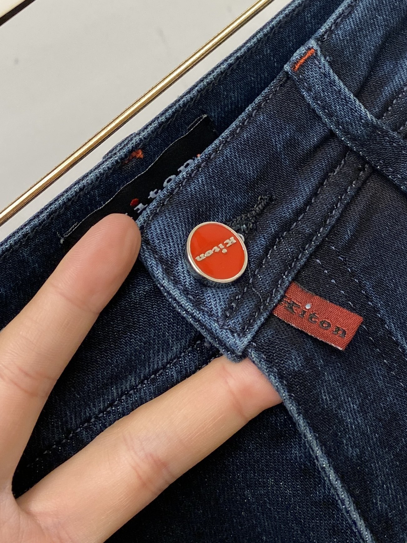 Kiton、2025最新品，专柜同步有售，原单狠货，水洗休闲牛仔裤，进口原版水洗弹力面料，舒适有弹性，原