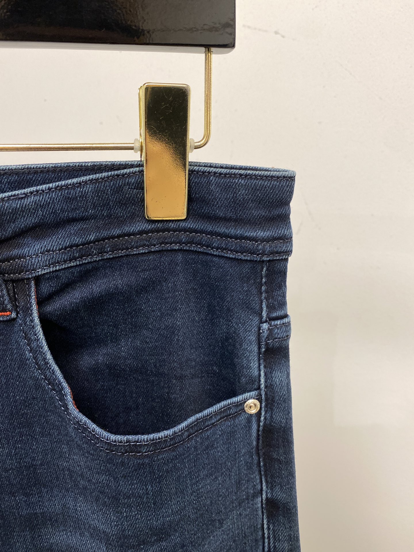 Kiton、2025最新品，专柜同步有售，原单狠货，水洗休闲牛仔裤，进口原版水洗弹力面料，舒适有弹性，原