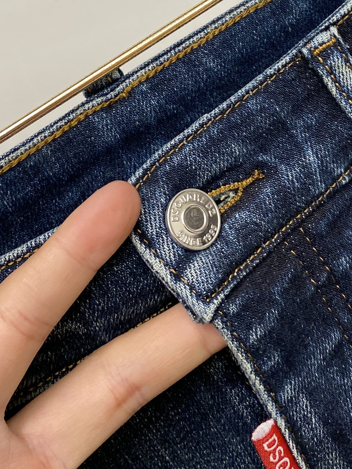 DSQUARED2、2025最新品，专柜同步有售，原单狠货，水洗休闲牛仔裤，进口原版水洗弹力面料，舒适有