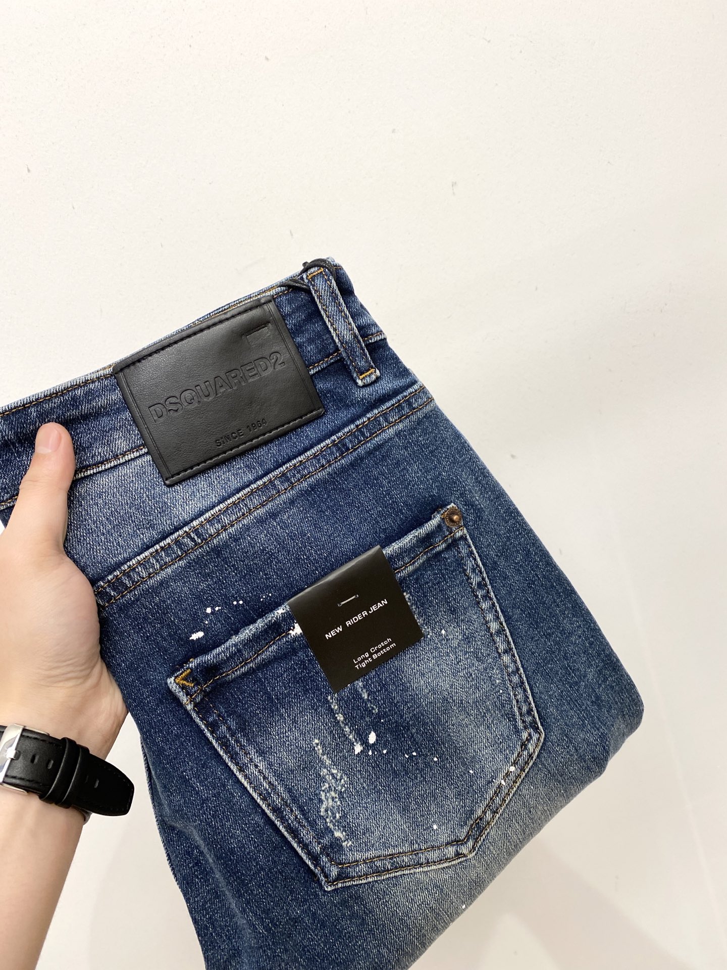 NO:596766,DSQUARED2, 2025 latest products, available at counters at the same time, original goods, washed casual jeans, imported original washed stretch fabrics, comfortable and elastic, original hardware accessories decorated with logo, super correct version, extremely high grade, counter quality, fashionable and stylish upper body, code number 29-38,, jeans, alexander wang19860909DSQUARED2、2025最新品,专柜同步有售,原单狠货,水洗休闲牛仔裤,进口原版水洗弹力面料,舒适有弹性,原版五金辅料装饰logo,版型超正,档次极高,专柜品质,上身时尚有型,码数29-38,,jeans,alexander wang,Men's clothing