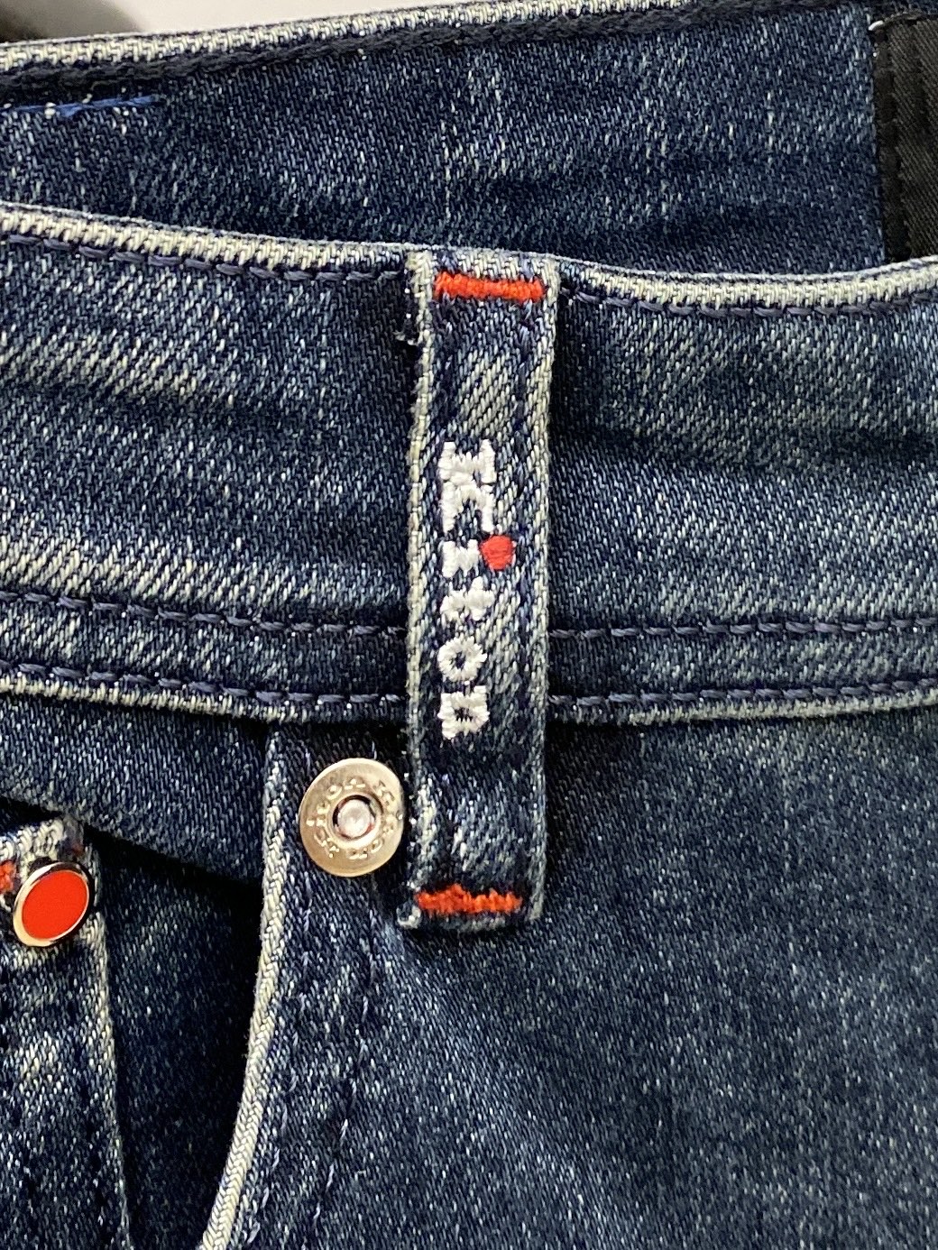 Kiton、2025最新品，专柜同步有售，原单狠货，水洗休闲牛仔裤，进口原版水洗弹力面料，舒适有弹性，原