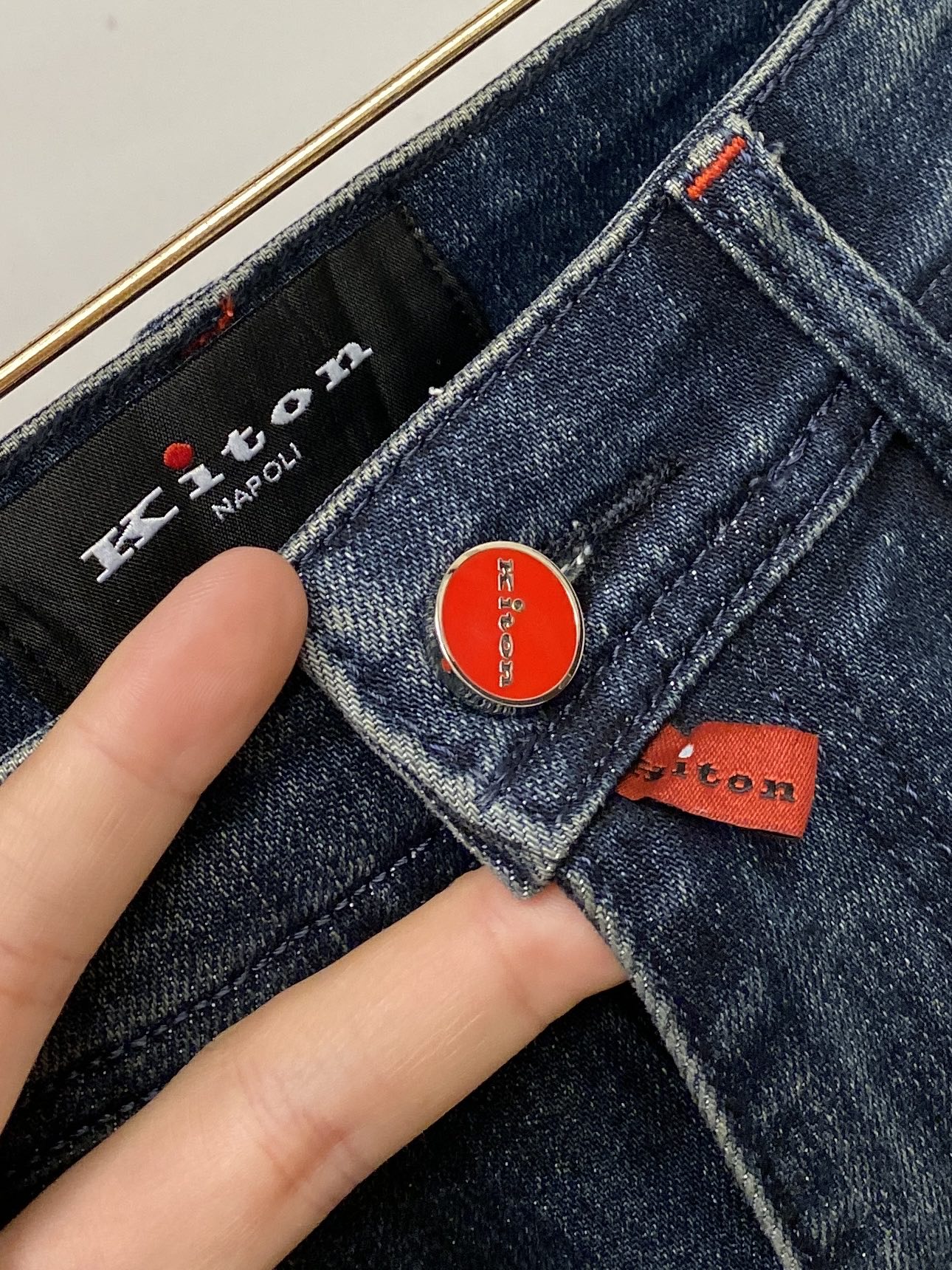 Kiton、2025最新品，专柜同步有售，原单狠货，水洗休闲牛仔裤，进口原版水洗弹力面料，舒适有弹性，原