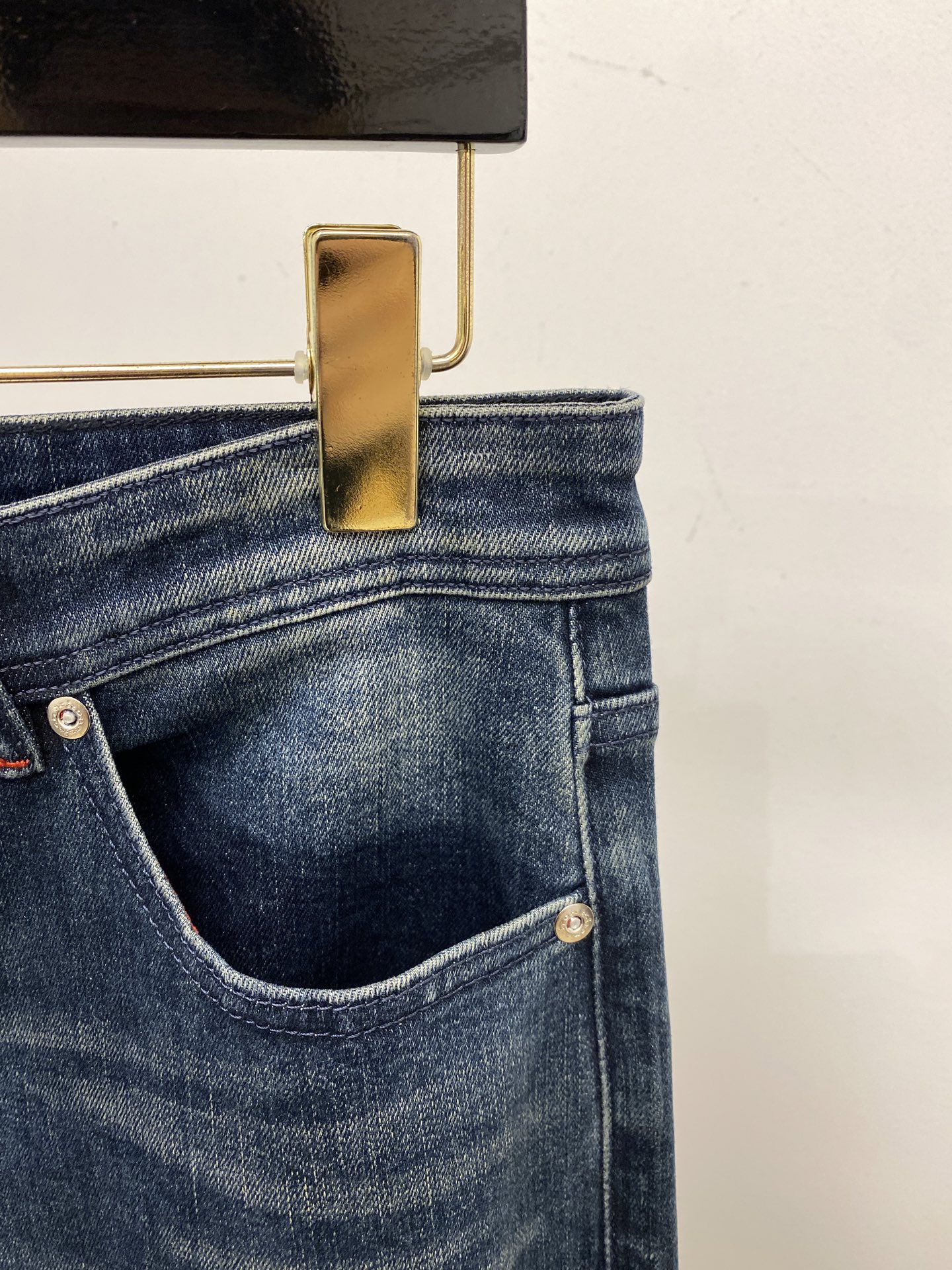 Kiton、2025最新品，专柜同步有售，原单狠货，水洗休闲牛仔裤，进口原版水洗弹力面料，舒适有弹性，原