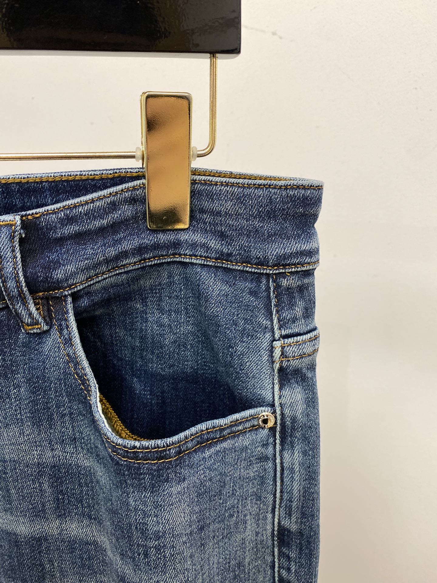 巴宝莉、2025最新品，专柜同步有售，原单狠货，水洗休闲牛仔裤，进口原版水洗弹力面料，舒适有弹性，原版五