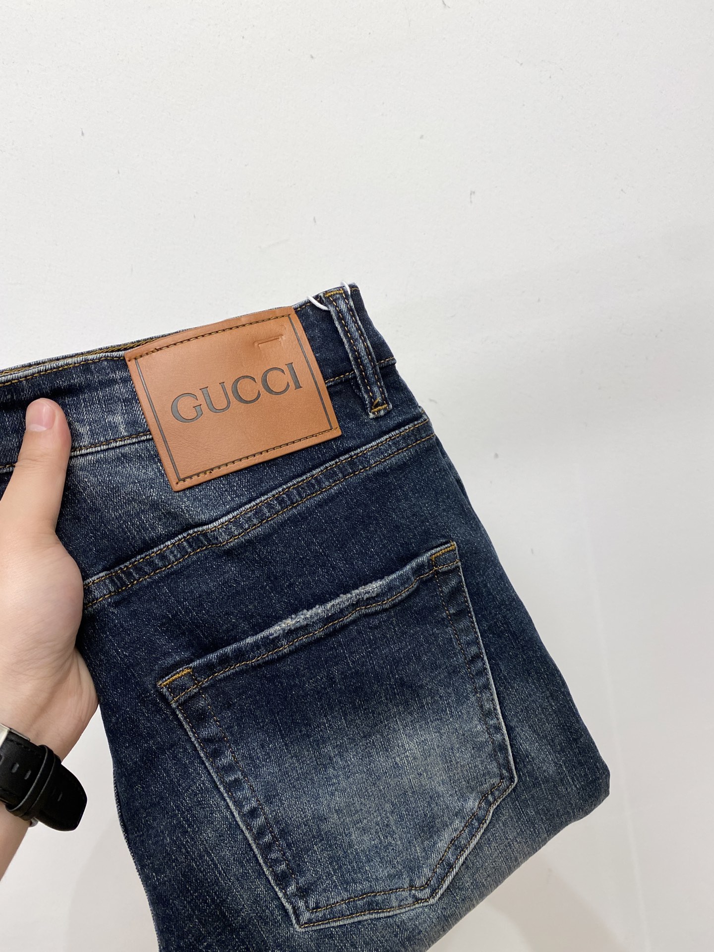 NO:596786,Gucci, 2025 latest products, available at counters simultaneously, original goods, washed casual jeans, imported original washed stretch fabrics, comfortable and elastic, original hardware accessories decorated with logo, super correct style, extremely high grade, counter quality, fashionable upper body, size 29-38, buy now, jeans, alexander wang19860909古奇、2025最新品,专柜同步有售,原单狠货,水洗休闲牛仔裤,进口原版水洗弹力面料,舒适有弹性,原版五金辅料装饰logo,版型超正,档次极高,专柜品质,上身时尚有型,码数29-38 立即抢购,,jeans,alexander wang,Men's clothing