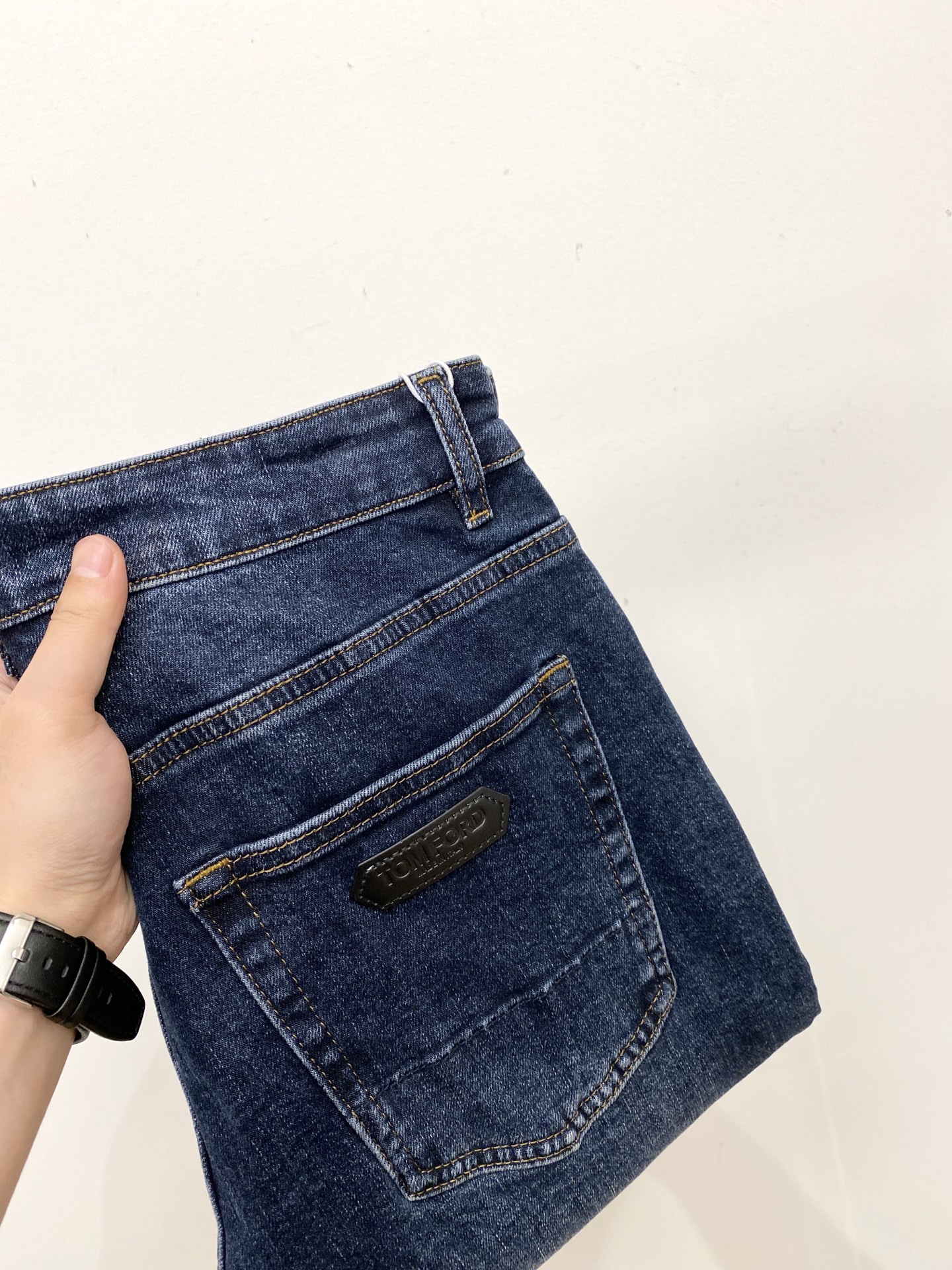 NO:596783,TF, 2025 latest products, available at counters at the same time, original goods, washed casual jeans, imported original washed stretch fabrics, comfortable and elastic, original hardware accessories decorated with logo, super correct version, extremely high grade, counter quality, fashionable upper body, size 29-38, buy now,, tom ford, jeans, alexander wang19860909TF、2025最新品,专柜同步有售,原单狠货,水洗休闲牛仔裤,进口原版水洗弹力面料,舒适有弹性,原版五金辅料装饰logo,版型超正,档次极高,专柜品质,上身时尚有型,码数29-38 立即抢购,,tom ford,jeans,alexander wang,Men's clothing