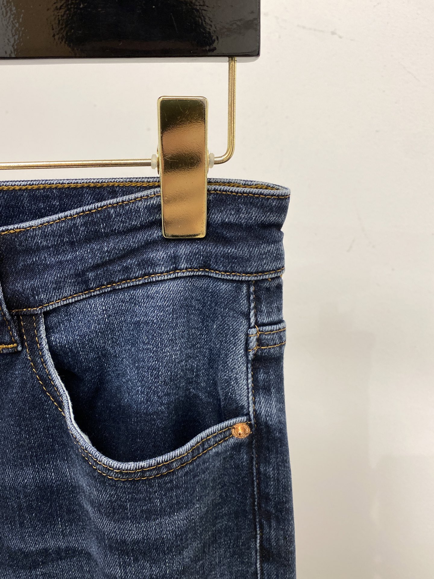 ￼TF、2025最新品，专柜同步有售，原单狠货，水洗休闲牛仔裤，进口原版水洗弹力面料，舒适有弹性，原版五