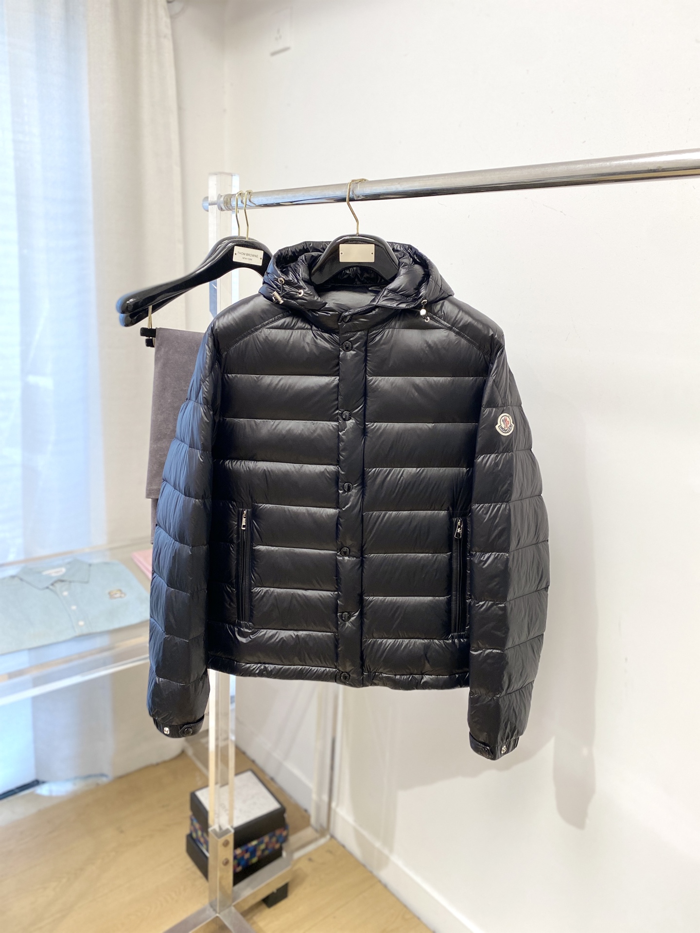 NO:597779,Mouth cover, the latest 2025 men's lightweight down fabric, soft and comfortable fabric.  The upper body shape is awesome.  zipper.  The accessories are all custom-supplied and imported fabrics, which are light and comfortable, warm and stylish, simple and elegant!  Lightweight and warm, the best choice to keep out the cold in autumn and winter. Removable hat, size M-3XL, Moncler, down jacket, hats, alexander wang19860909蒙口、2025最新款男士轻薄羽绒幅、面料柔软舒适 ．上身版型超赞 ．拉链．辅料都是客供 、进口面料,轻便舒适,保暖有型、简单大方款式！轻便保暖、秋冬御寒的最佳选择 帽子可拆卸 码数M-3XL,,Moncler,down jacket,hats,alexander wang,Men's clothing