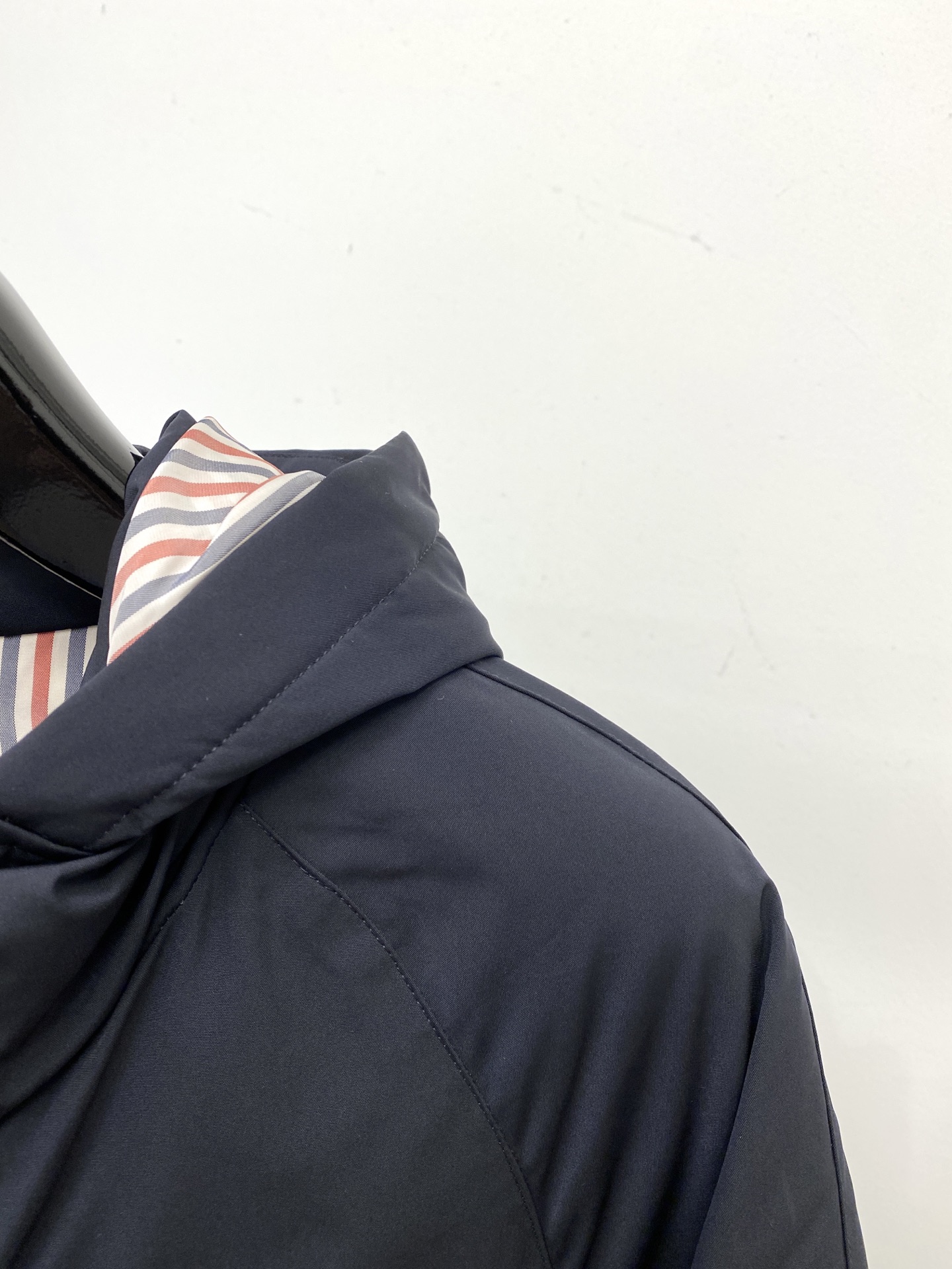 TB、2025最新款男士轻薄羽绒服、面料柔软舒适 ．上身版型超赞 ．拉链．辅料都是客供 、进口面料，轻便