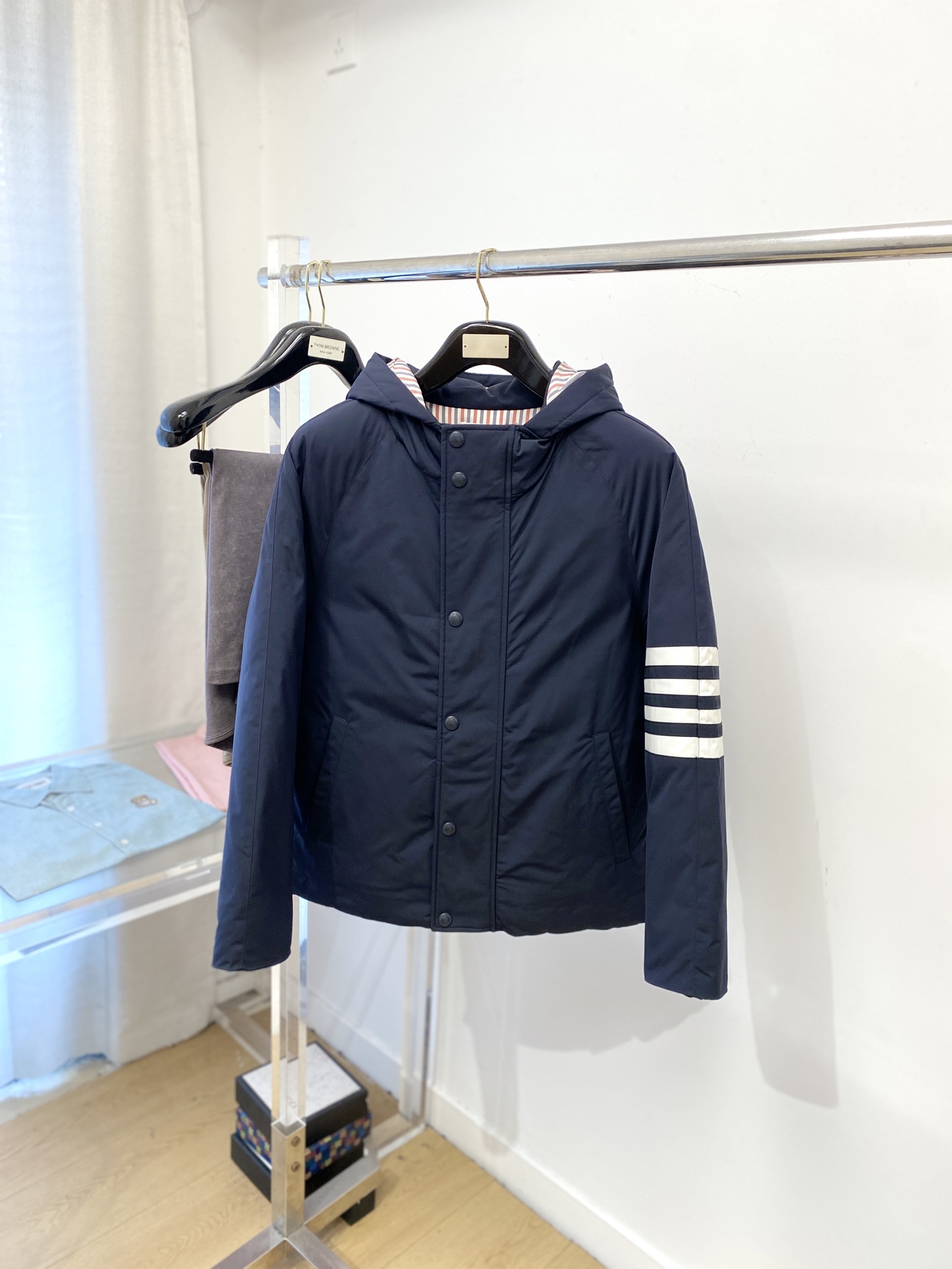 NO:597776,TB, the latest 2025 men’s lightweight down jacket, the fabric is soft and comfortable.  The upper body shape is awesome.  zipper.  The accessories are all custom-supplied and imported fabrics, which are light and comfortable, warm and stylish, simple and elegant!  Lightweight and warm, the best choice to keep out the cold in autumn and winter. Removable hat, size 1-5, down jacket, hats, alexander wang19860909TB、2025最新款男士轻薄羽绒服、面料柔软舒适 ．上身版型超赞 ．拉链．辅料都是客供 、进口面料,轻便舒适,保暖有型、简单大方款式！轻便保暖、秋冬御寒的最佳选择 帽子可拆卸 码数1-5,,down jacket,hats,alexander wang,Men's clothing