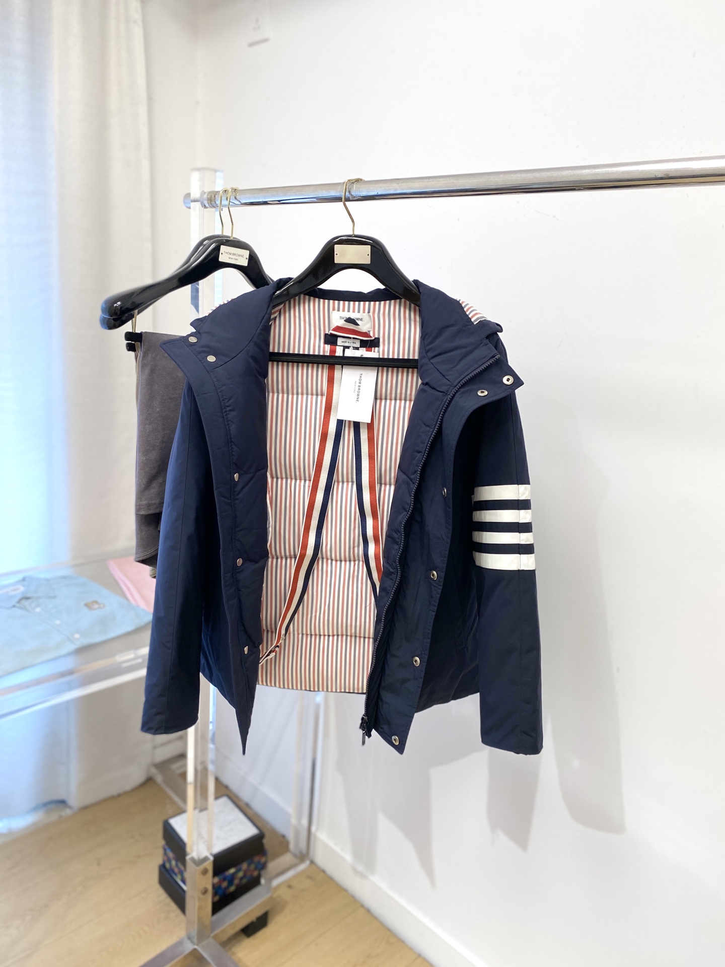 TB、2025最新款男士轻薄羽绒服、面料柔软舒适 ．上身版型超赞 ．拉链．辅料都是客供 、进口面料，轻便