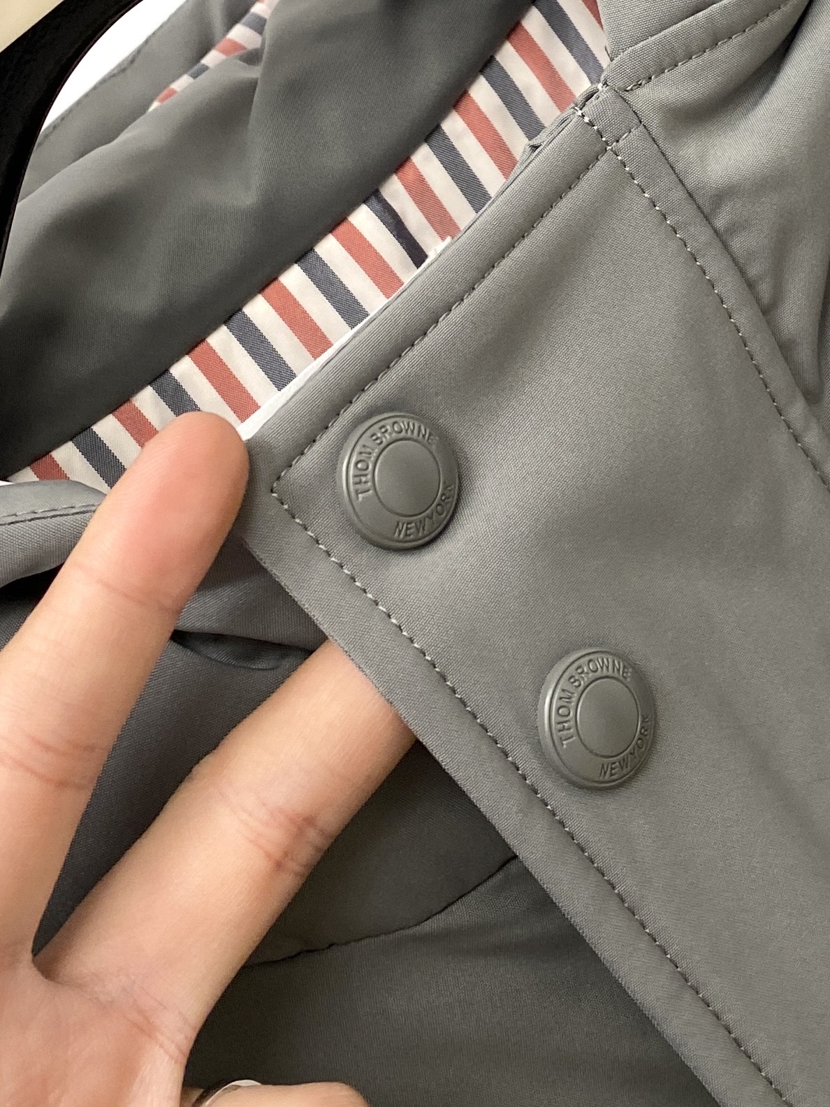 TB、2025最新款男士轻薄羽绒服、面料柔软舒适 ．上身版型超赞 ．拉链．辅料都是客供 、进口面料，轻便