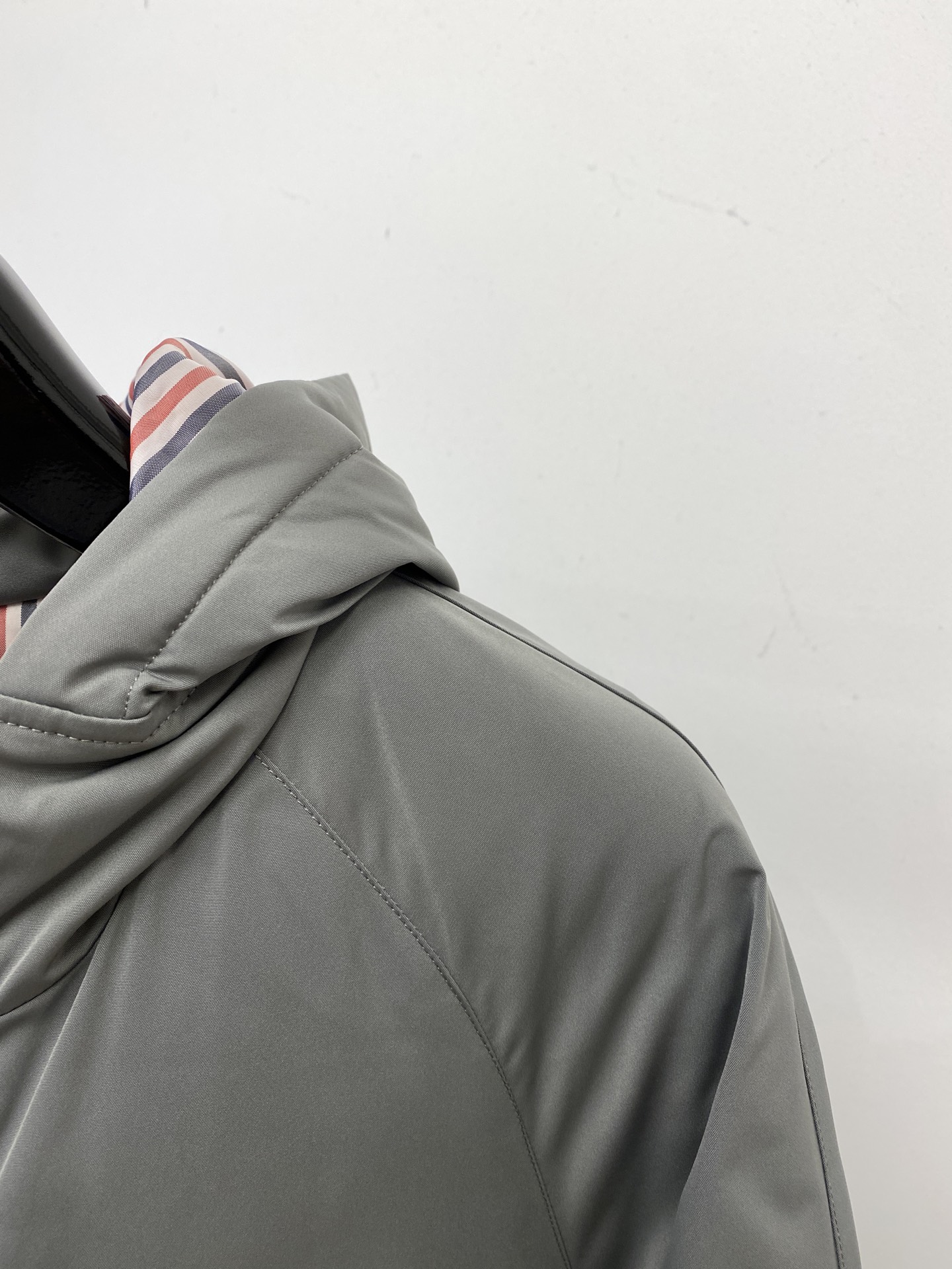 TB、2025最新款男士轻薄羽绒服、面料柔软舒适 ．上身版型超赞 ．拉链．辅料都是客供 、进口面料，轻便