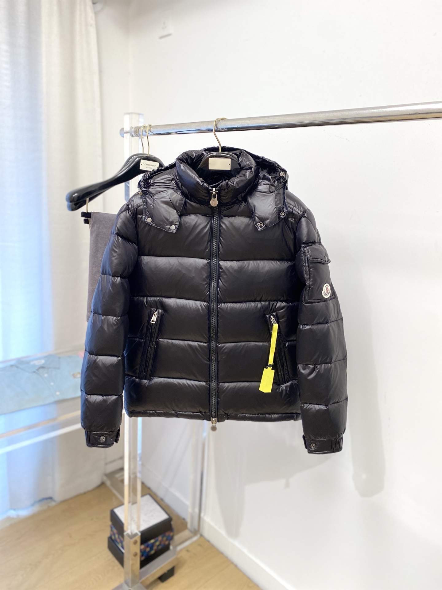 NO:601138,Meng Mouth, the latest 2025 men's lightweight down jacket, the fabric is soft and comfortable.  The upper body shape is awesome.  zipper.  The accessories are all custom-supplied and imported fabrics, which are light and comfortable, warm and stylish, simple and elegant!  Lightweight and warm, the best choice to keep out the cold in autumn and winter. Removable hat, size 1-5, Moncler, down jacket, hats, alexander wang19860909蒙口、2025最新款男士轻薄羽绒服、面料柔软舒适 ．上身版型超赞 ．拉链．辅料都是客供 、进口面料,轻便舒适,保暖有型、简单大方款式！轻便保暖、秋冬御寒的最佳选择 帽子可拆卸 码数1-5,,Moncler,down jacket,hats,alexander wang,Men's clothing