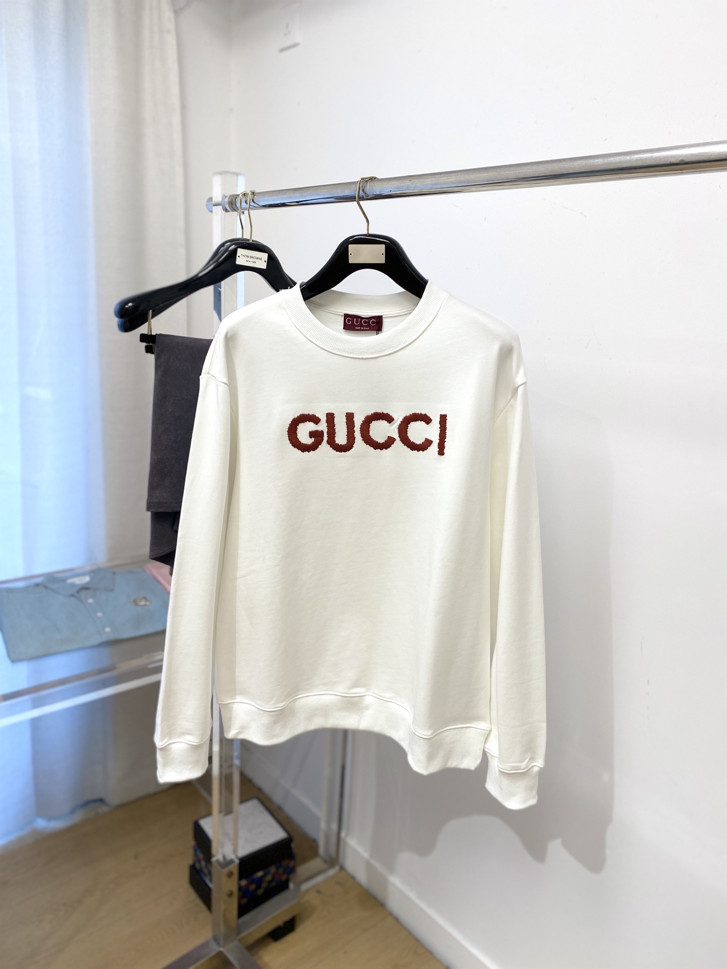 NO:597792,Gucci, 2025 new sweatshirt, handsome and fashionable, with exquisite embroidered letter logo on the chest, simple and versatile. The fabric cotton is not only crisp and maintains the trendy silhouette, but also comfortable to wear, and the yarn is more delicate. Size S-XL,, hoodie, sweatshirts, alexander wang19860909古奇、2025新品卫衣,帅气时尚,胸口精致刺绣字母logo,简约百搭款.面料棉 不仅挺括,保持潮流的廓形,又穿着舒适,纱织更细腻,码数S-XL,,hoodie,sweatshirts,alexander wang,Men's clothing