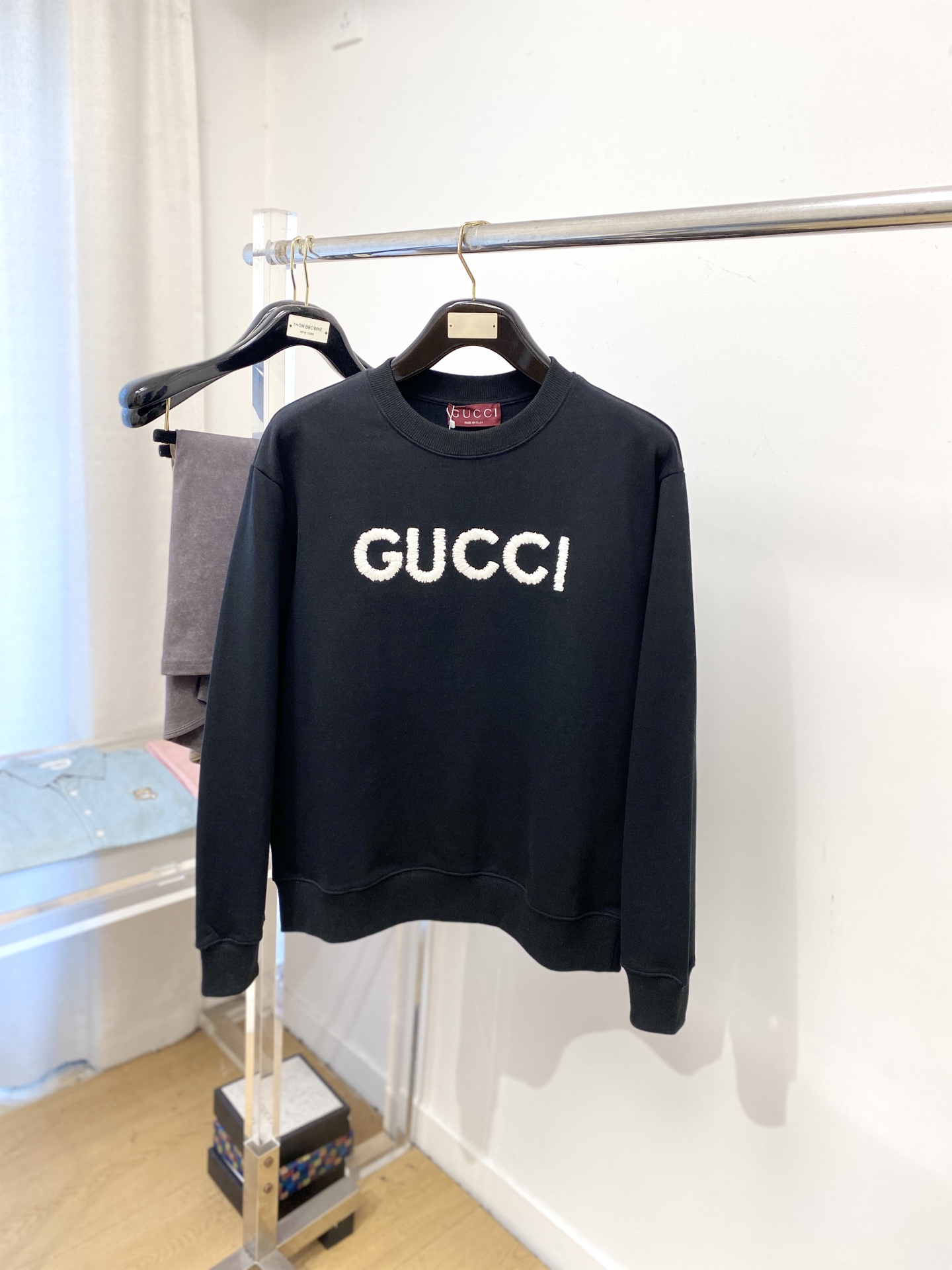 古奇、2025新品卫衣，帅气时尚，胸口精致刺绣字母logo，简约百搭款。面料棉 不仅挺括，保持潮流的廓形