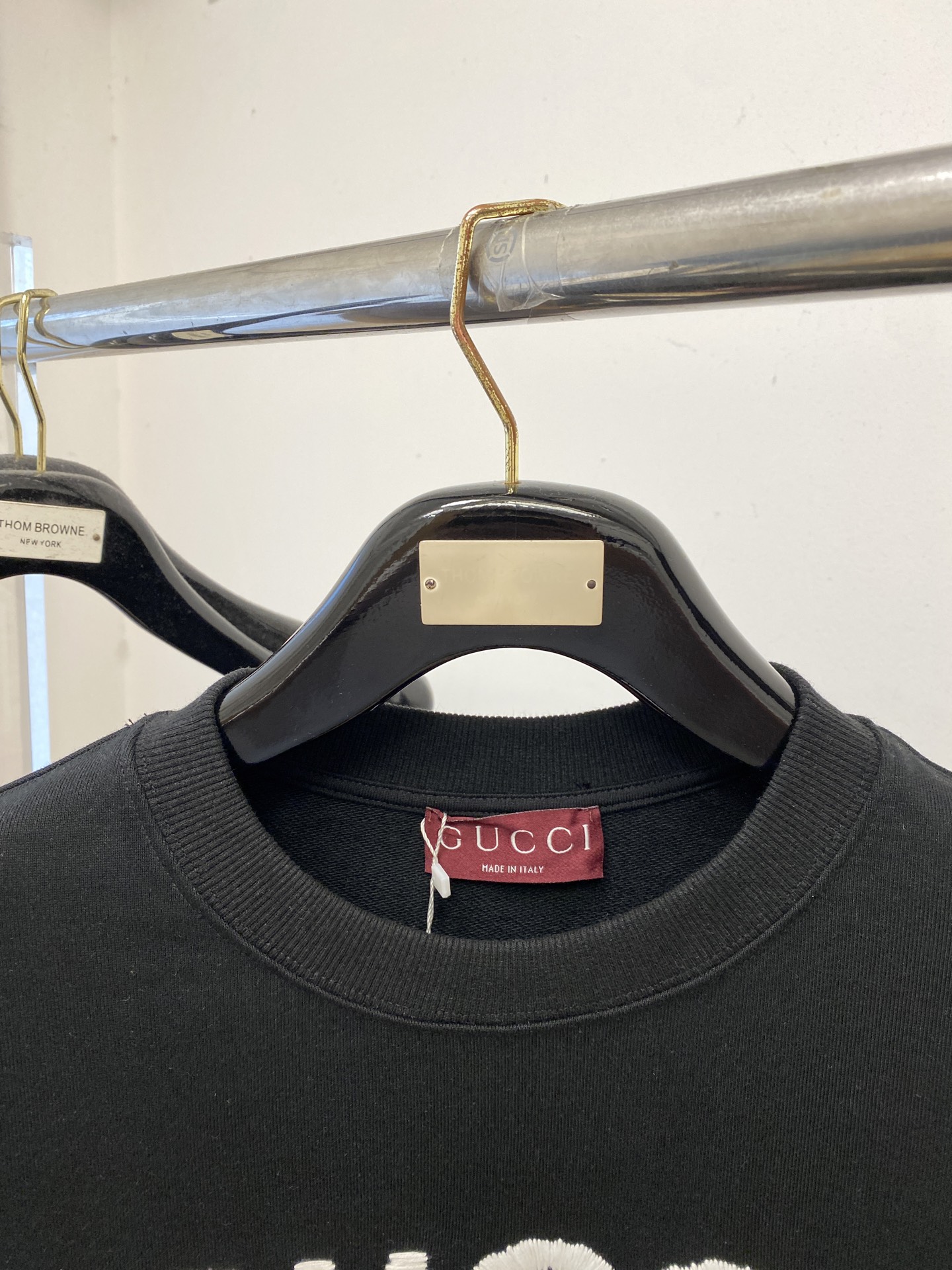 古奇、2025新品卫衣，帅气时尚，胸口精致刺绣字母logo，简约百搭款。面料棉 不仅挺括，保持潮流的廓形