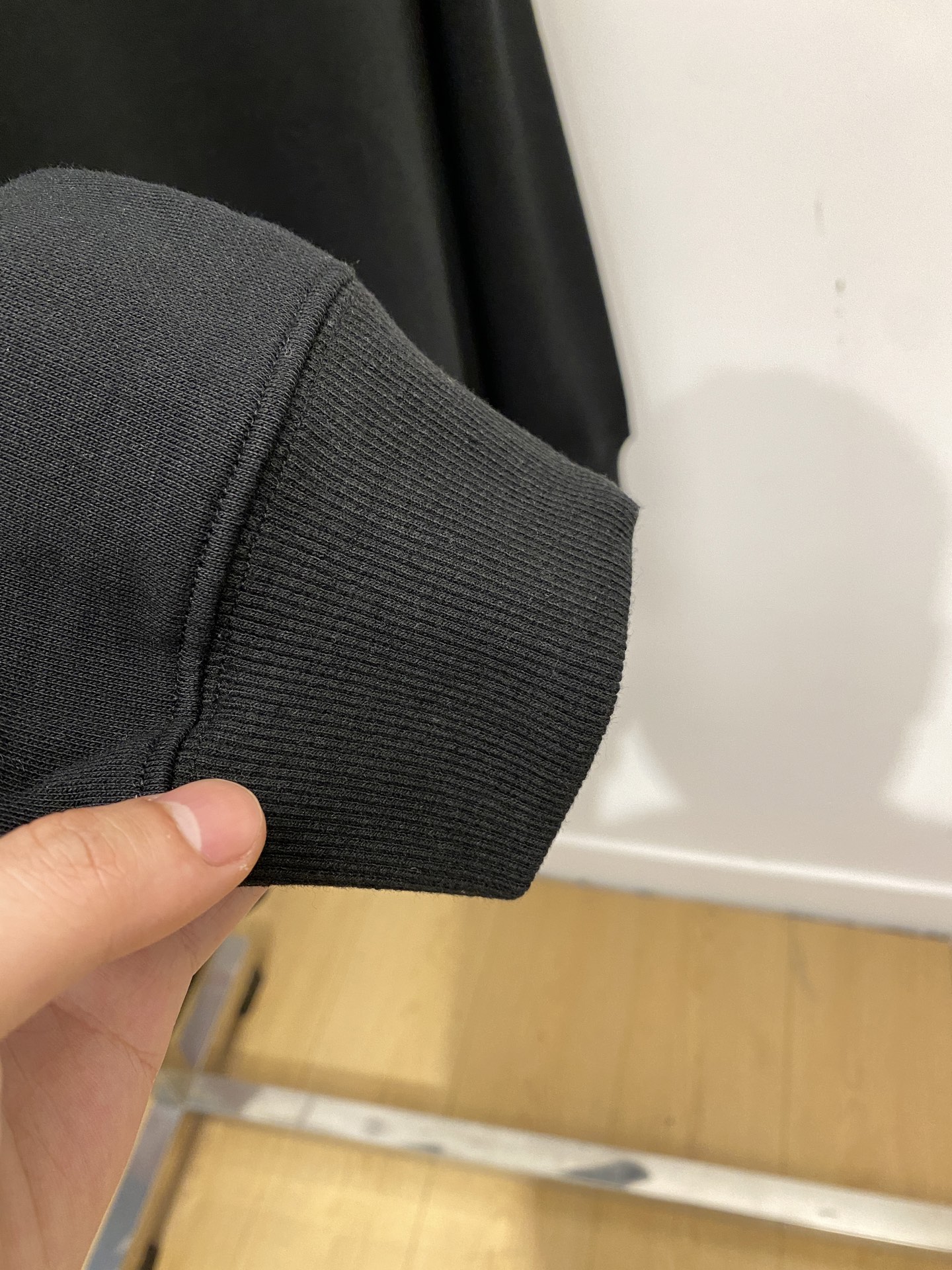 古奇、2025新品卫衣，帅气时尚，胸口精致刺绣字母logo，简约百搭款。面料棉 不仅挺括，保持潮流的廓形