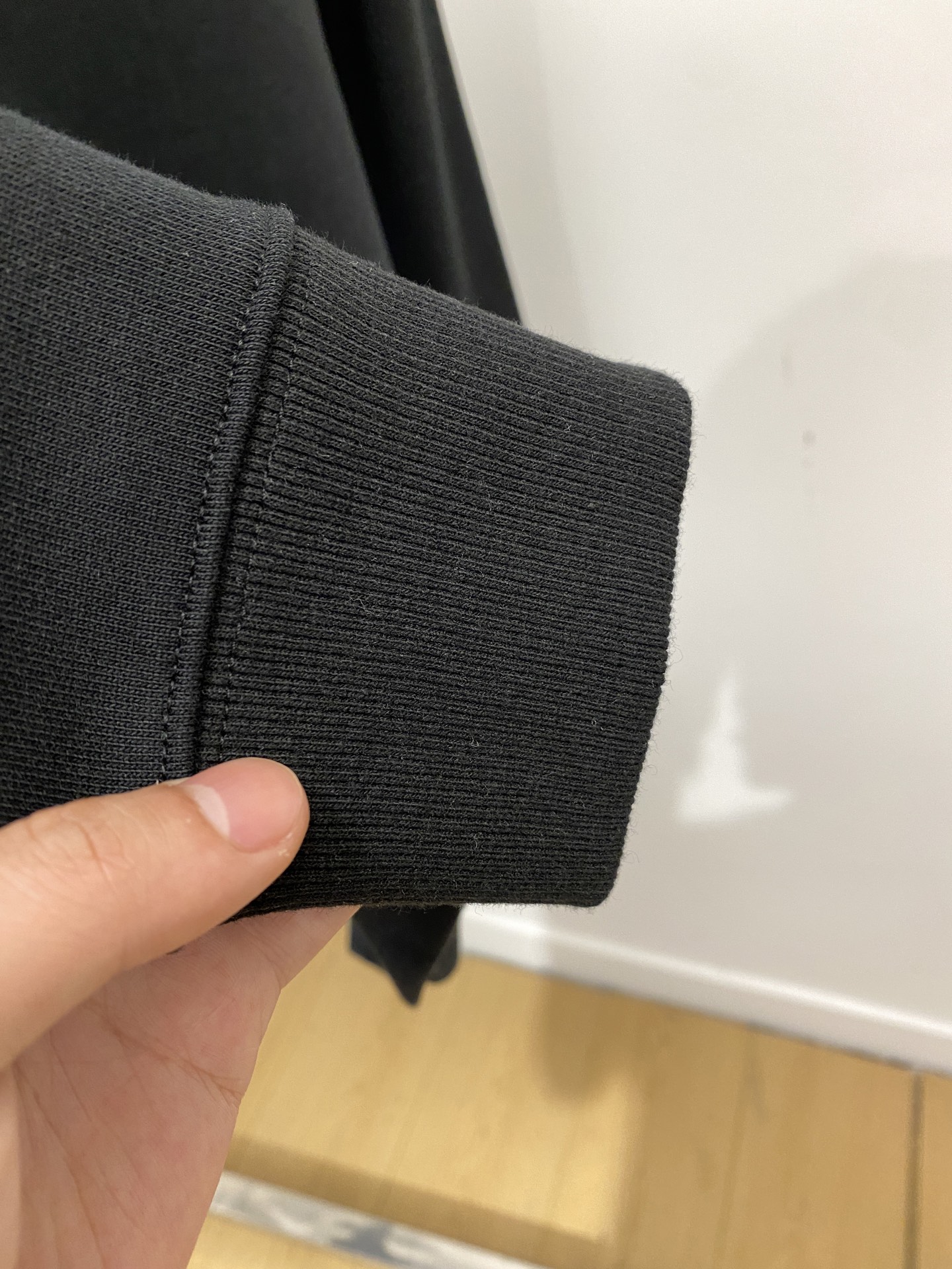 古奇、2025新品卫衣，帅气时尚，胸口精致刺绣字母logo，简约百搭款。面料棉 不仅挺括，保持潮流的廓形