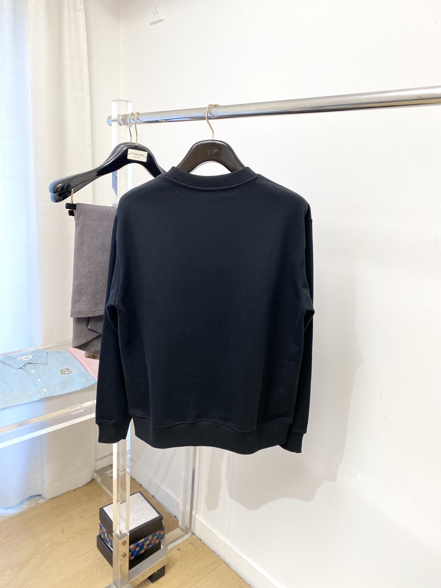 古奇、2025新品卫衣，帅气时尚，胸口精致刺绣字母logo，简约百搭款。面料棉 不仅挺括，保持潮流的廓形