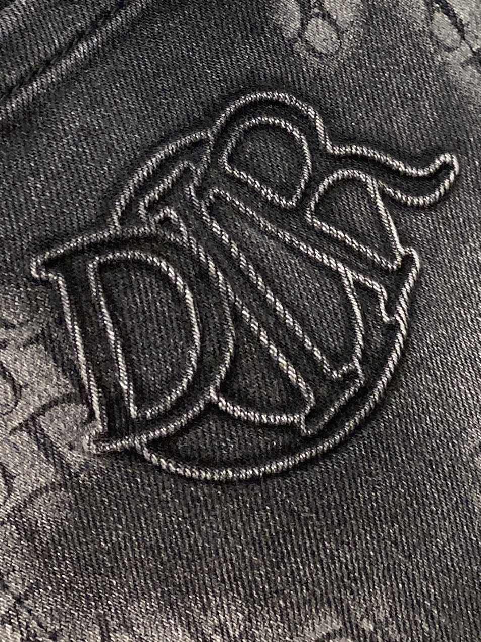 迪奥、2025最新品，专柜同步有售，原单狠货，水洗休闲牛仔裤，进口原版水洗弹力面料，舒适有弹性，原版五金