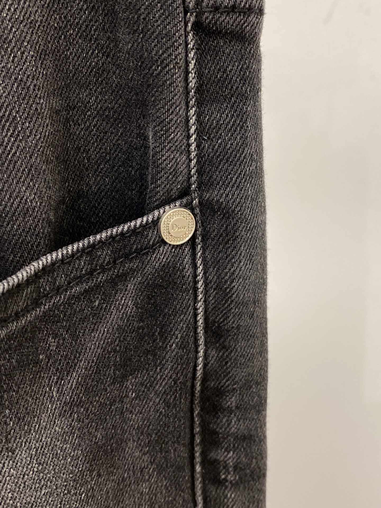 迪奥、2025最新品，专柜同步有售，原单狠货，水洗休闲牛仔裤，进口原版水洗弹力面料，舒适有弹性，原版五金