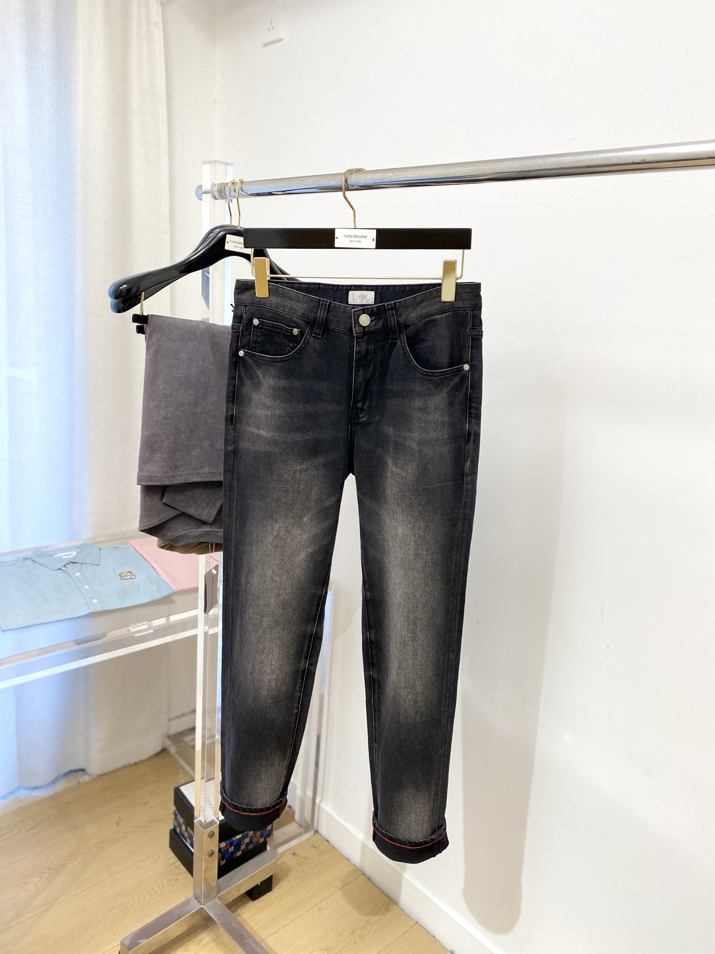 迪奥、2025最新品，专柜同步有售，原单狠货，水洗休闲牛仔裤，进口原版水洗弹力面料，舒适有弹性，原版五金