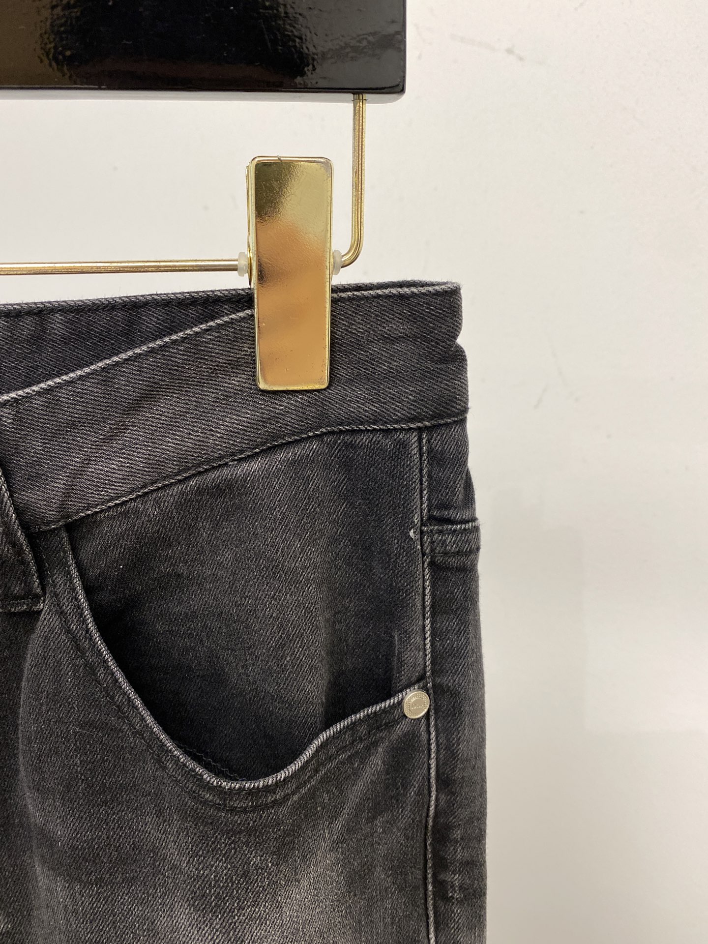 迪奥、2025最新品，专柜同步有售，原单狠货，水洗休闲牛仔裤，进口原版水洗弹力面料，舒适有弹性，原版五金