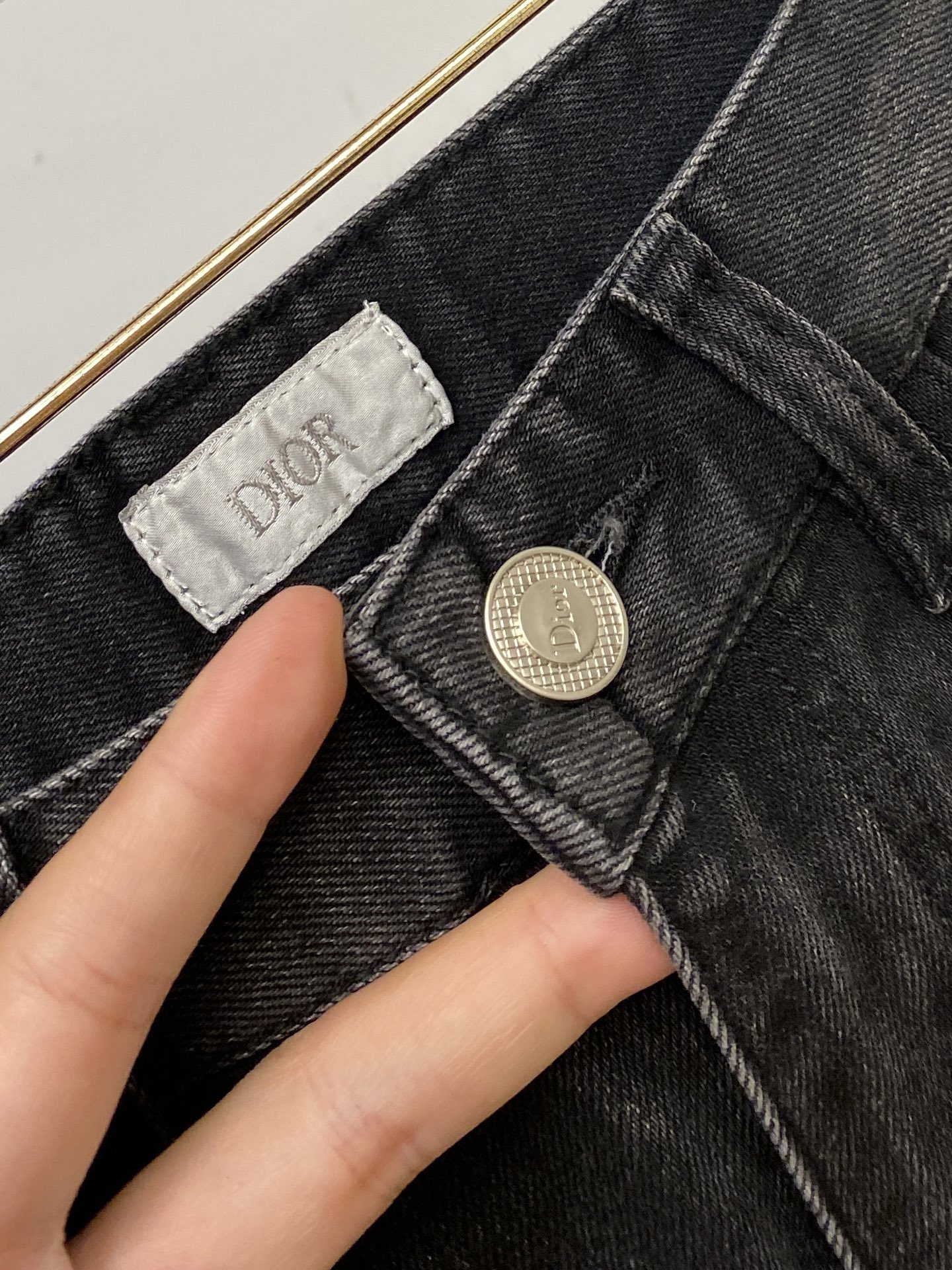 迪奥、2025最新品，专柜同步有售，原单狠货，水洗休闲牛仔裤，进口原版水洗弹力面料，舒适有弹性，原版五金
