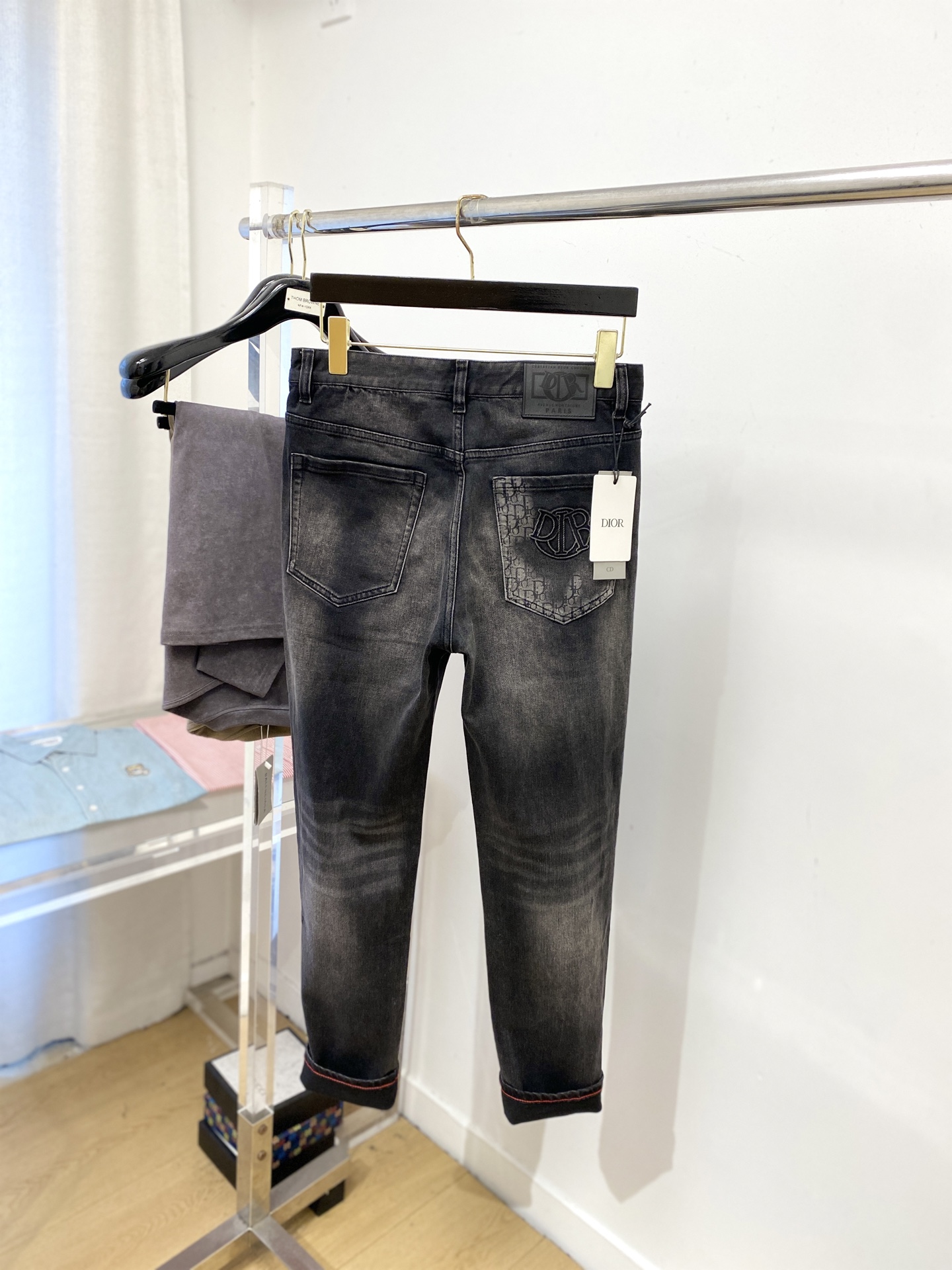迪奥、2025最新品，专柜同步有售，原单狠货，水洗休闲牛仔裤，进口原版水洗弹力面料，舒适有弹性，原版五金