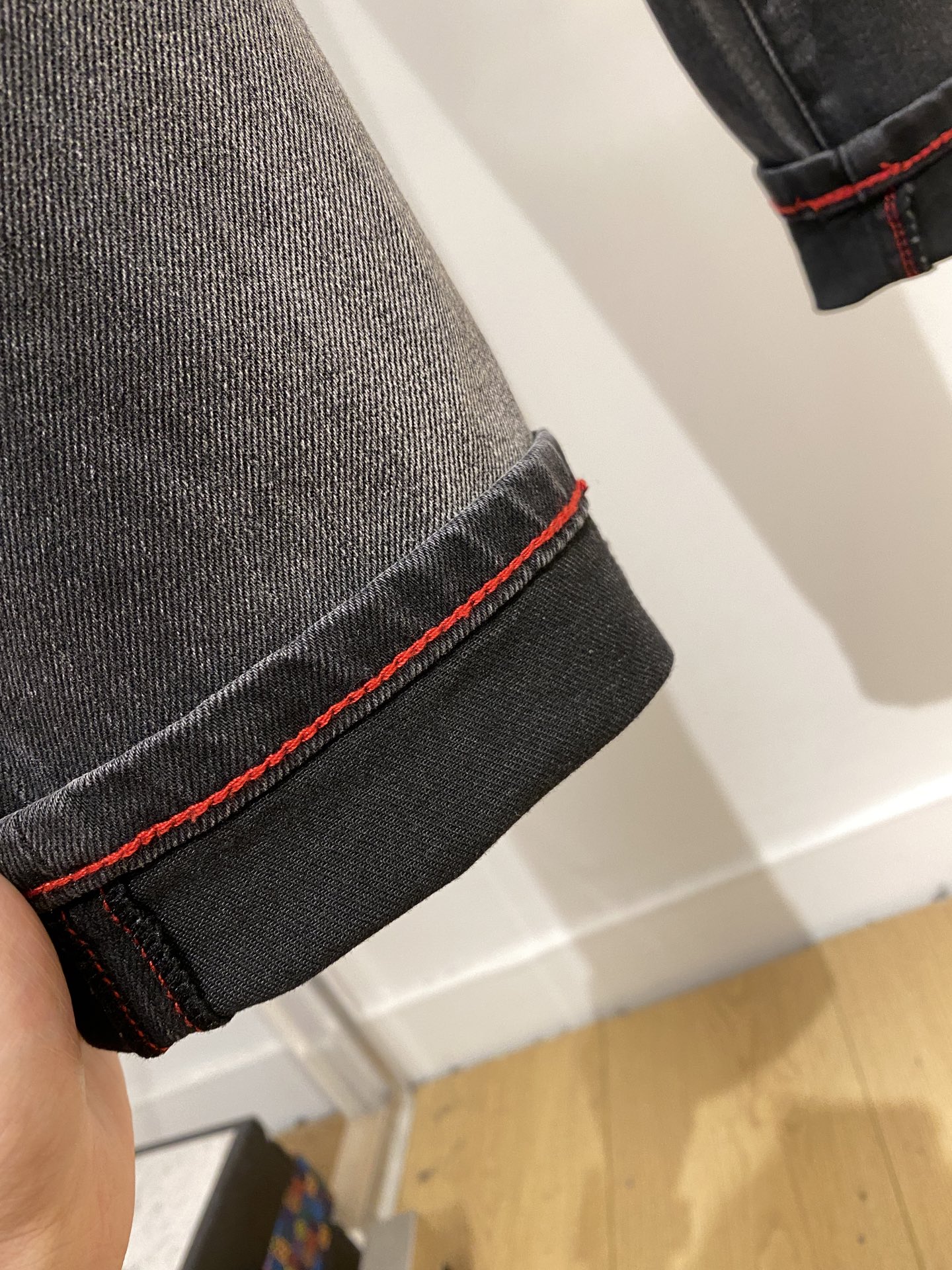 迪奥、2025最新品，专柜同步有售，原单狠货，水洗休闲牛仔裤，进口原版水洗弹力面料，舒适有弹性，原版五金