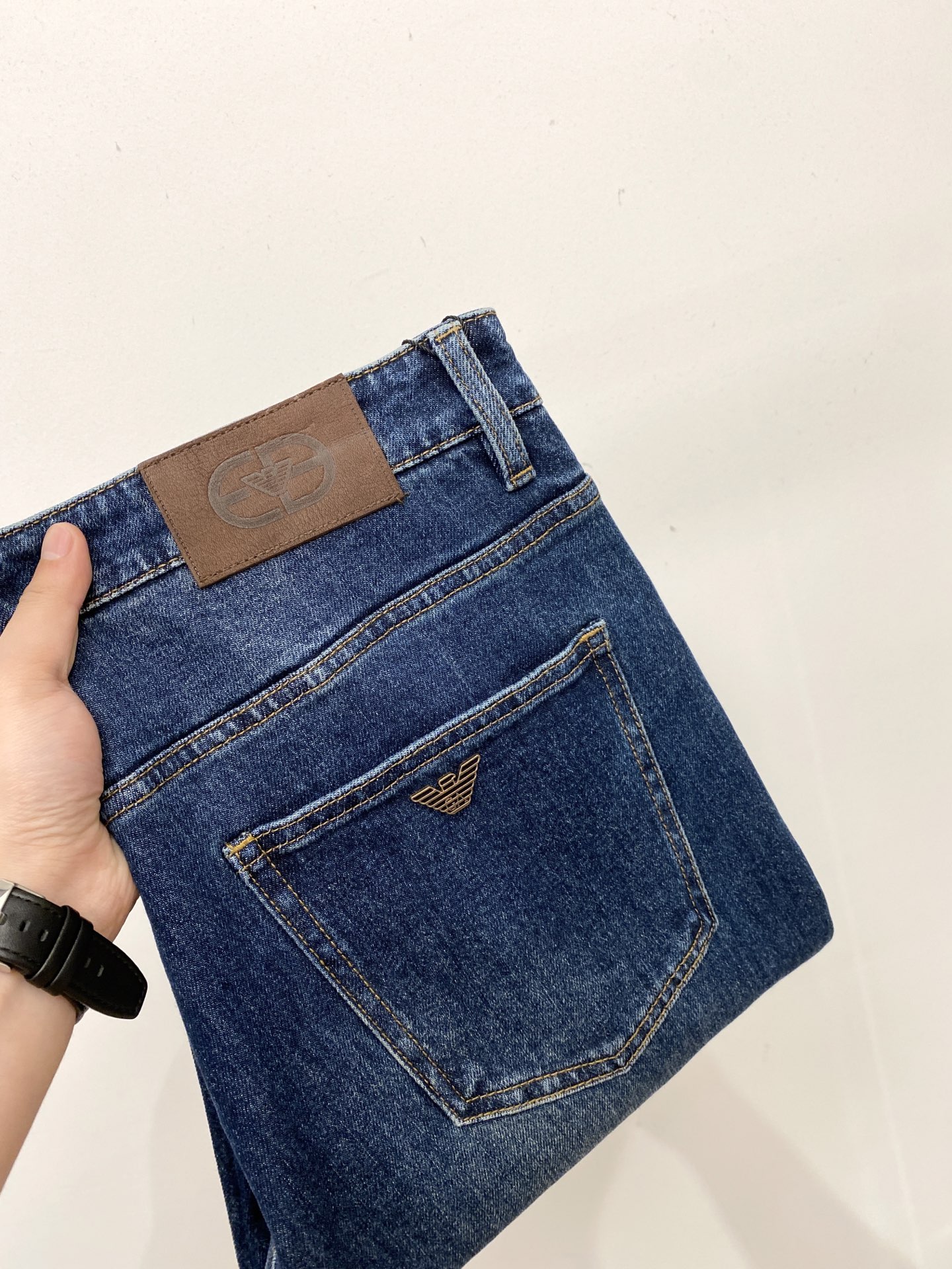 NO:597784,Armani, 2025 latest products, available at counters simultaneously, original goods, washed casual jeans, imported original washed stretch fabrics, comfortable and elastic, original hardware accessories decorated with logo, super correct version, extremely high grade, counter quality, fashionable and stylish upper body, code number 29-40,,armani,jeans,alexander wang19860909阿玛尼、2025最新品,专柜同步有售,原单狠货,水洗休闲牛仔裤,进口原版水洗弹力面料,舒适有弹性,原版五金辅料装饰logo,版型超正,档次极高,专柜品质,上身时尚有型,码数29-40,,armani,jeans,alexander wang,Men's clothing