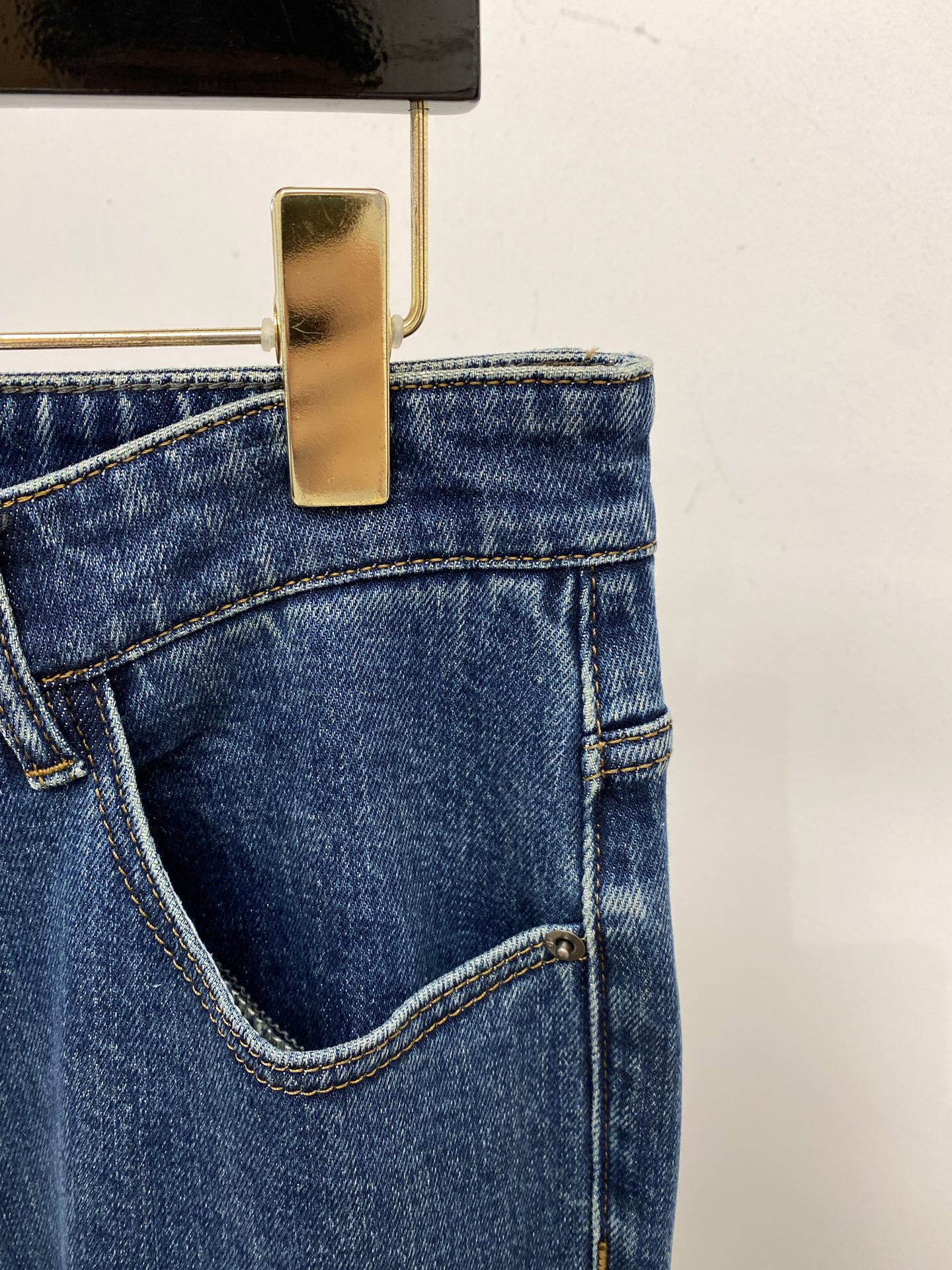 阿玛尼、2025最新品，专柜同步有售，原单狠货，水洗休闲牛仔裤，进口原版水洗弹力面料，舒适有弹性，原版五