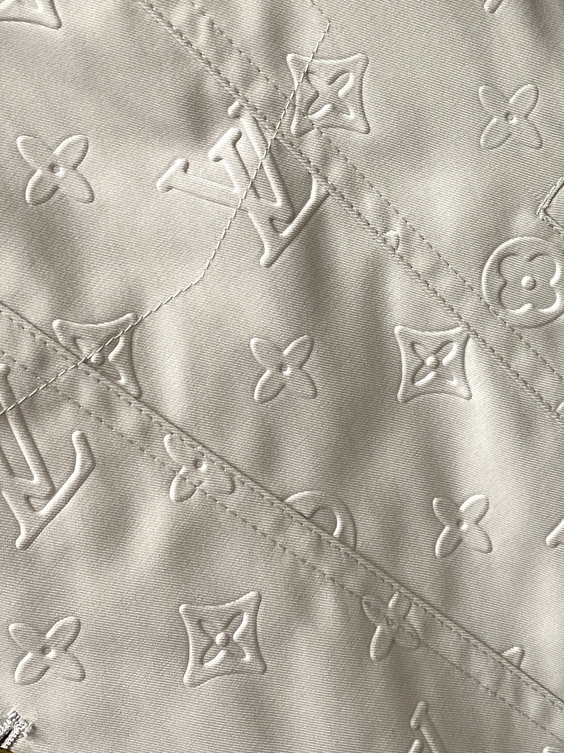 路易威登、2025新品羽绒夹克外套，时尚帅气，简约百搭款，顶级数码定位凹凸图案字母logo，定制原版面料