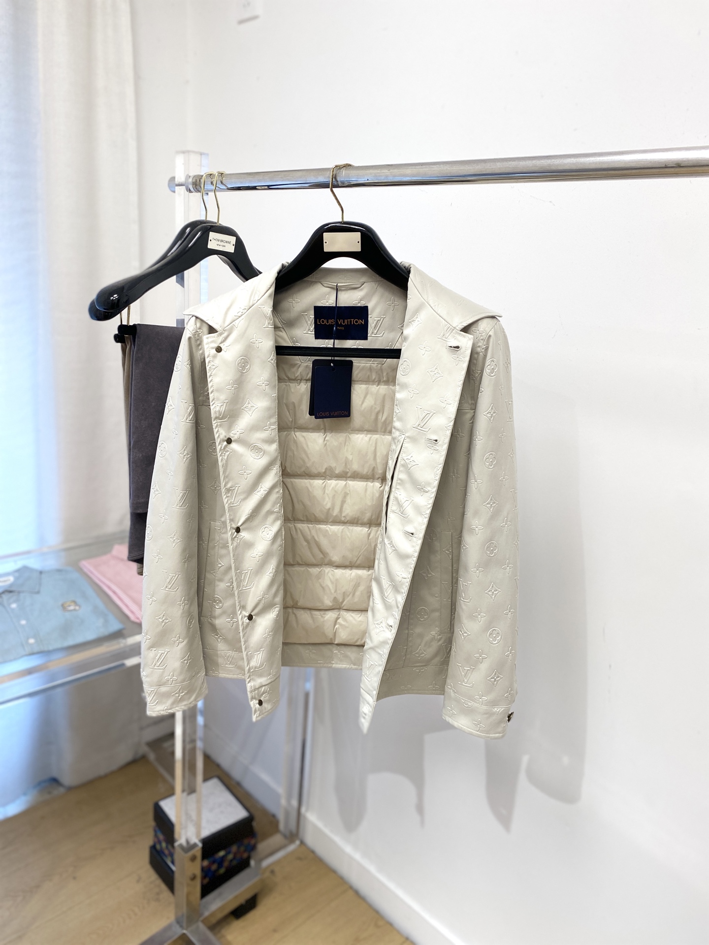 路易威登、2025新品羽绒夹克外套，时尚帅气，简约百搭款，顶级数码定位凹凸图案字母logo，定制原版面料