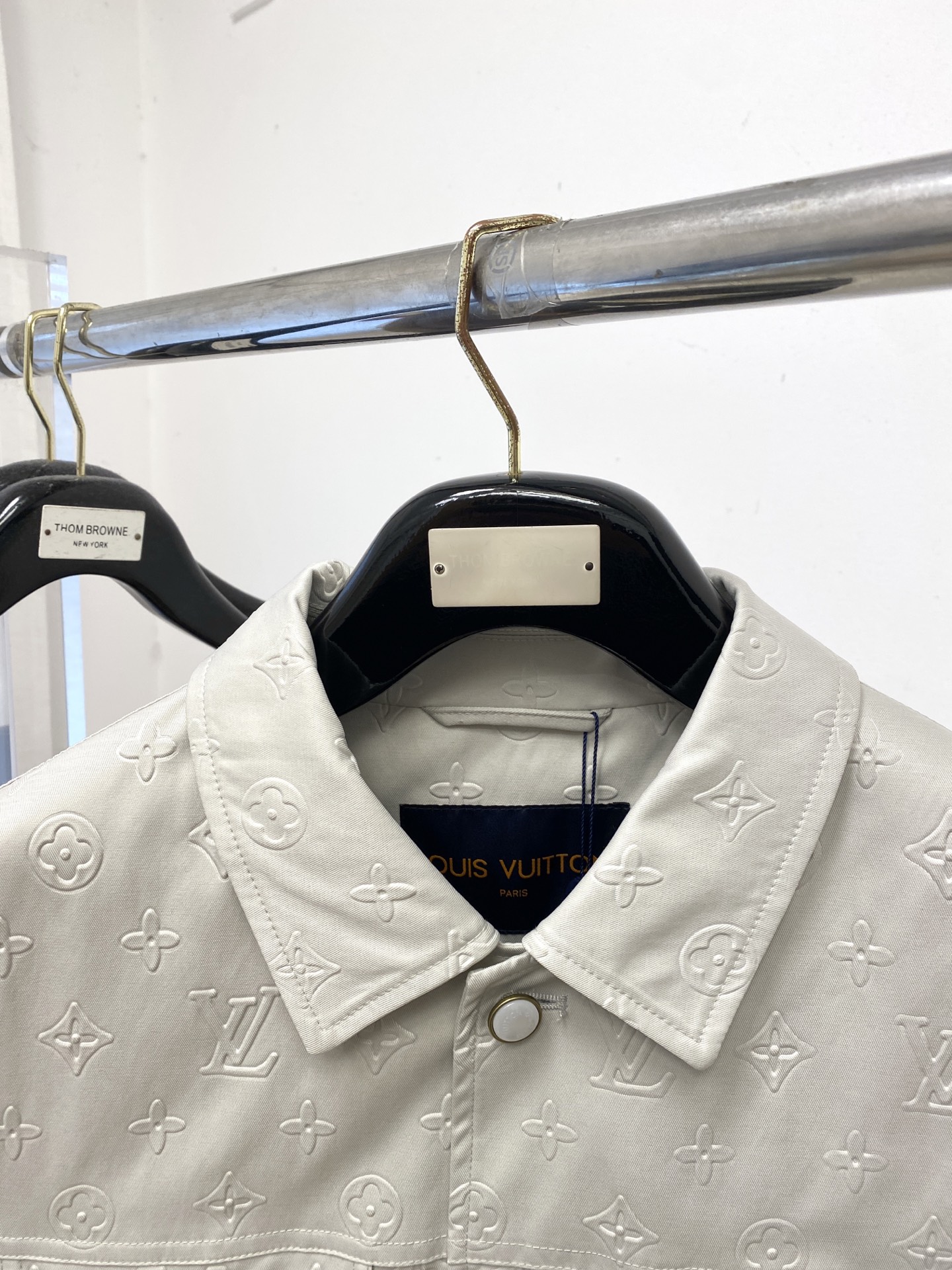 路易威登、2025新品羽绒夹克外套，时尚帅气，简约百搭款，顶级数码定位凹凸图案字母logo，定制原版面料