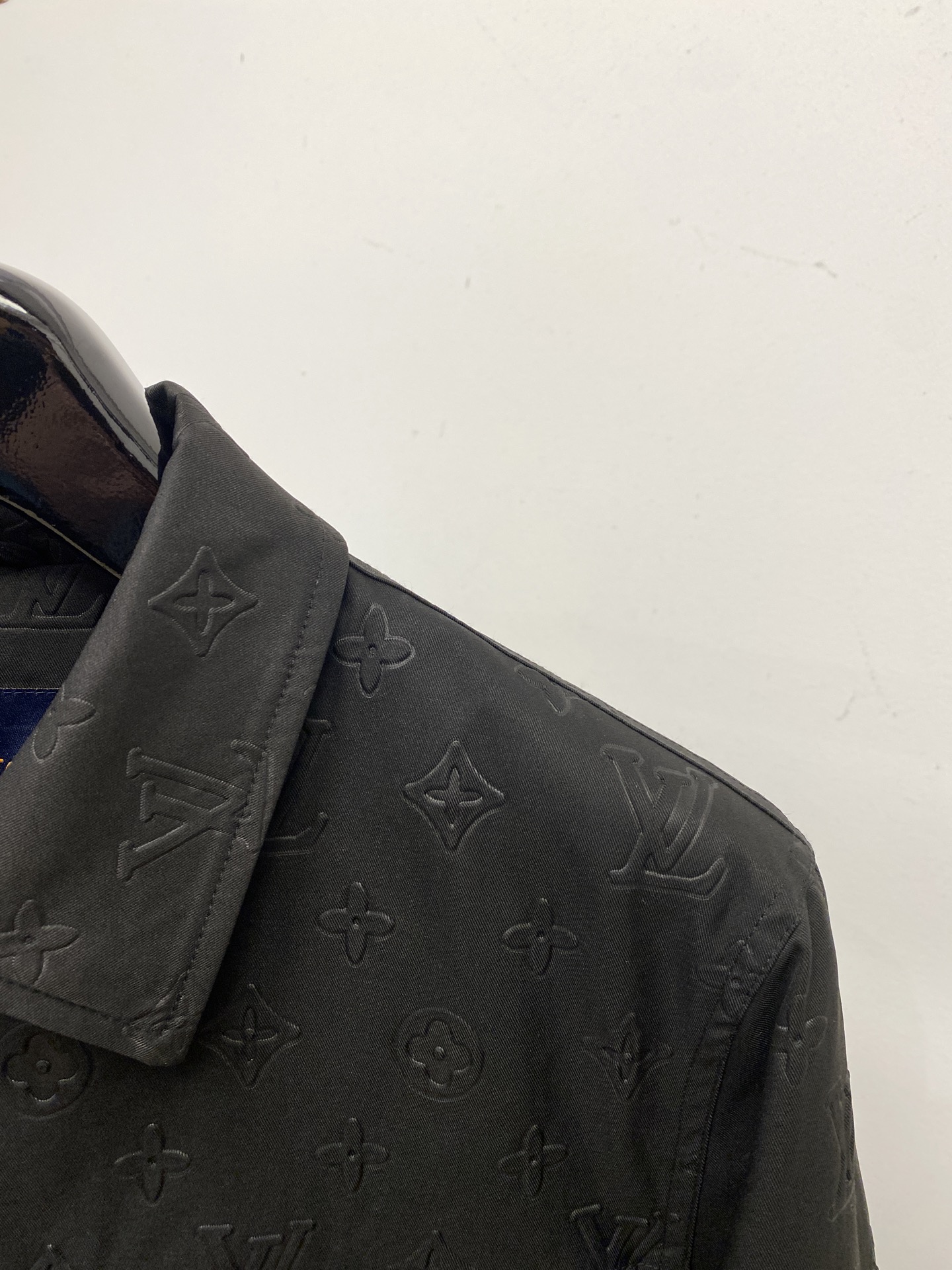 路易威登、2025新品羽绒夹克外套，时尚帅气，简约百搭款，顶级数码定位凹凸图案字母logo，定制原版面料