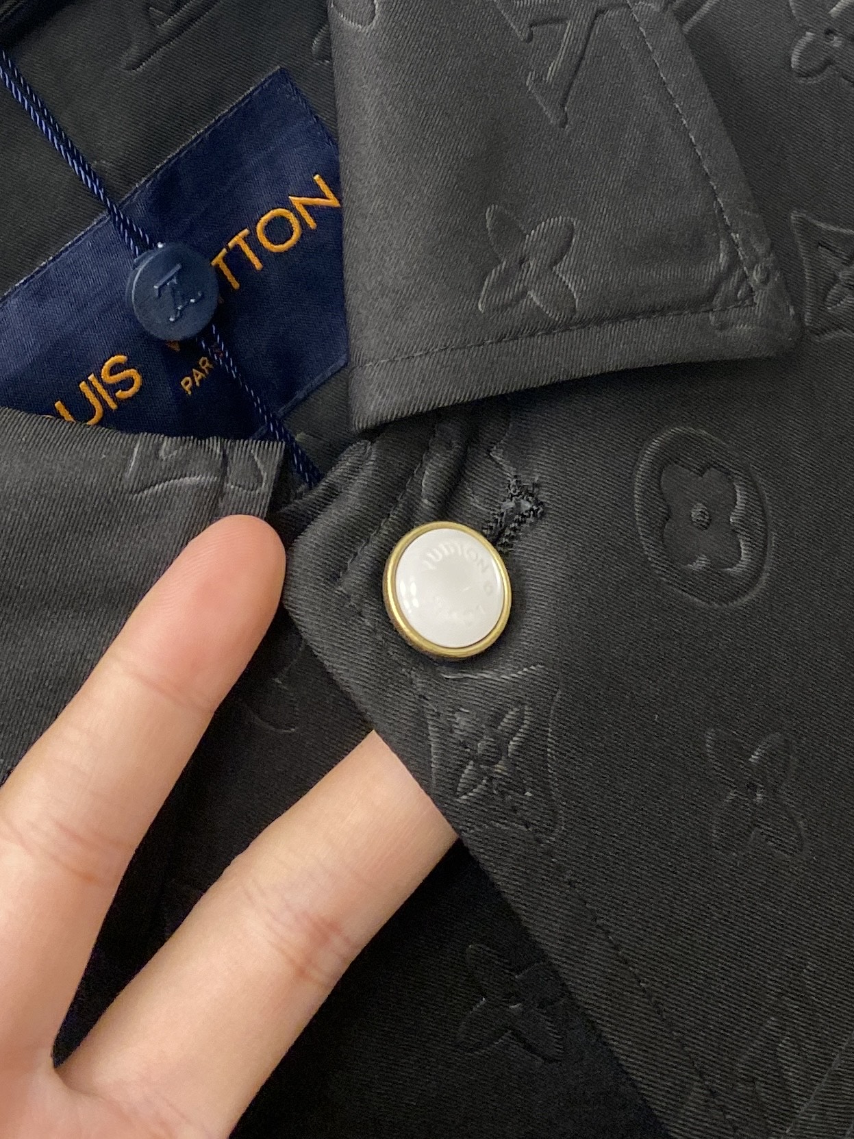 路易威登、2025新品羽绒夹克外套，时尚帅气，简约百搭款，顶级数码定位凹凸图案字母logo，定制原版面料